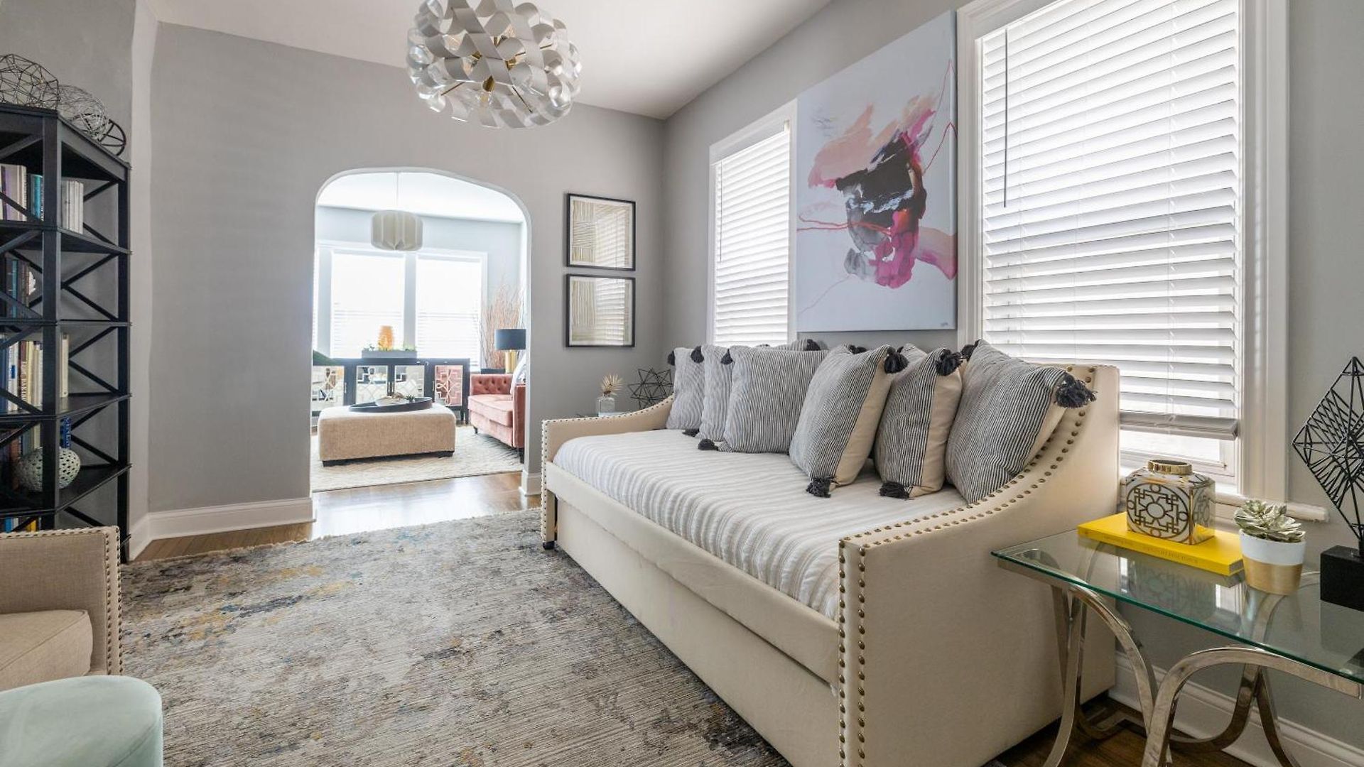 Red Robin - Wicker Park Apartment Chicago