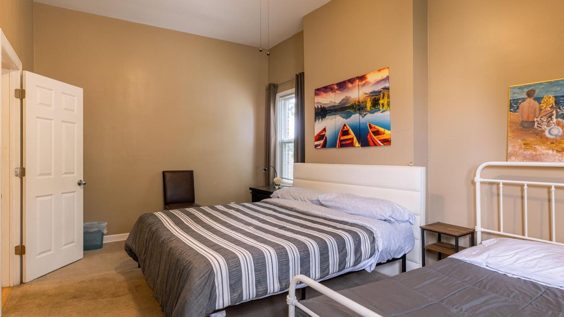 Holiday home Spacious Row Next Transit Near Downtown W Parking