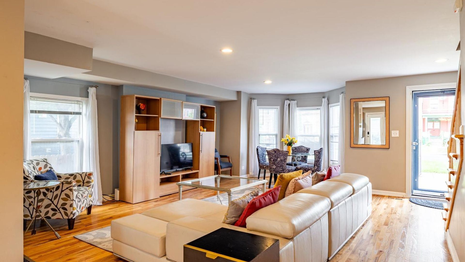 Spacious Row Next Transit Near Downtown W Parking Holiday home *