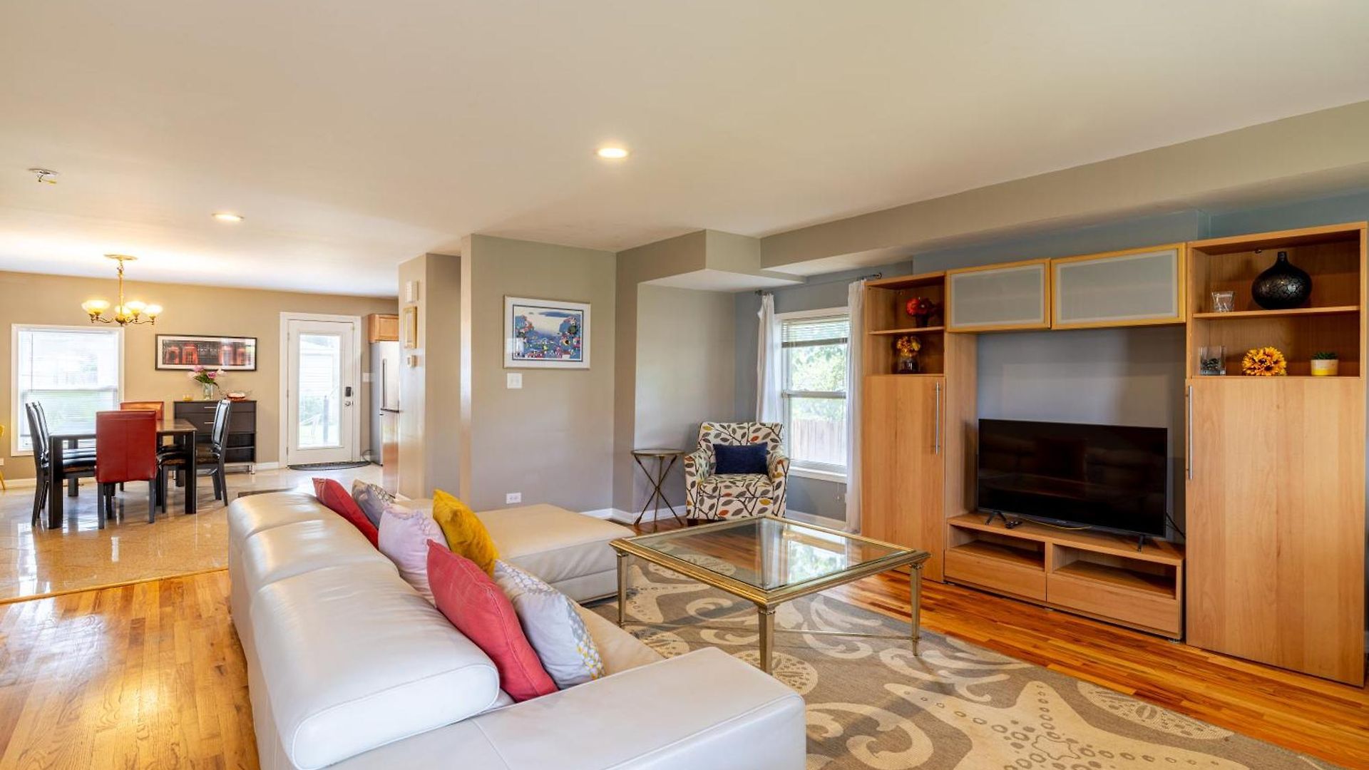 Spacious Row Next Transit Near Downtown W Parking Holiday home