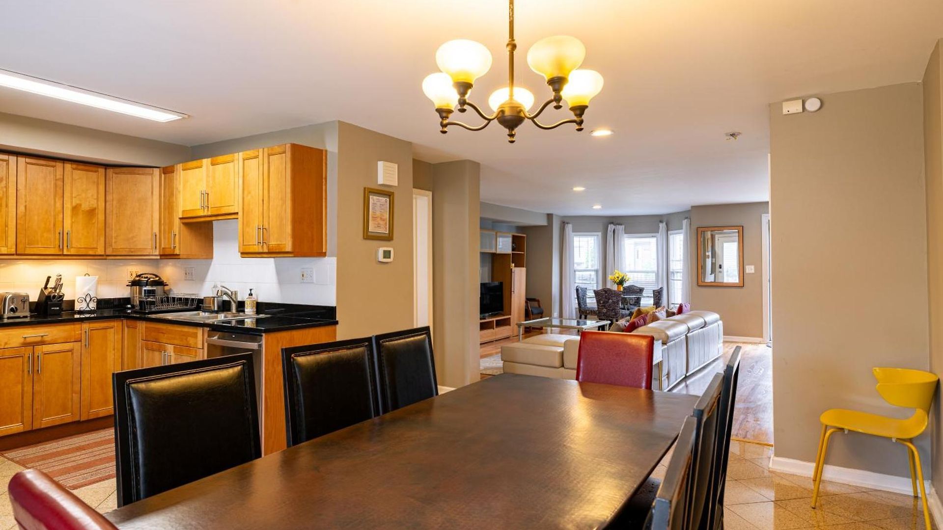 Holiday home Spacious Row Next Transit Near Downtown W Parking *