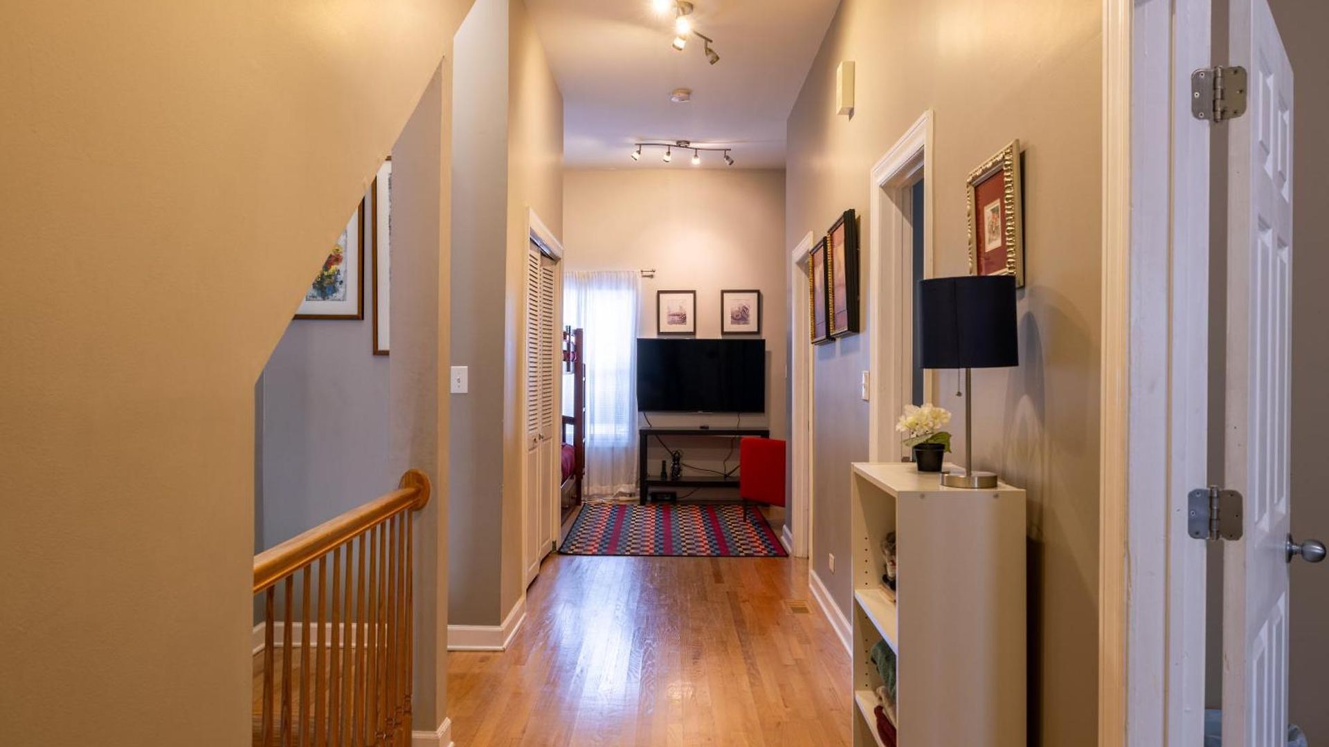 Spacious Row Next Transit Near Downtown W Parking Chicago