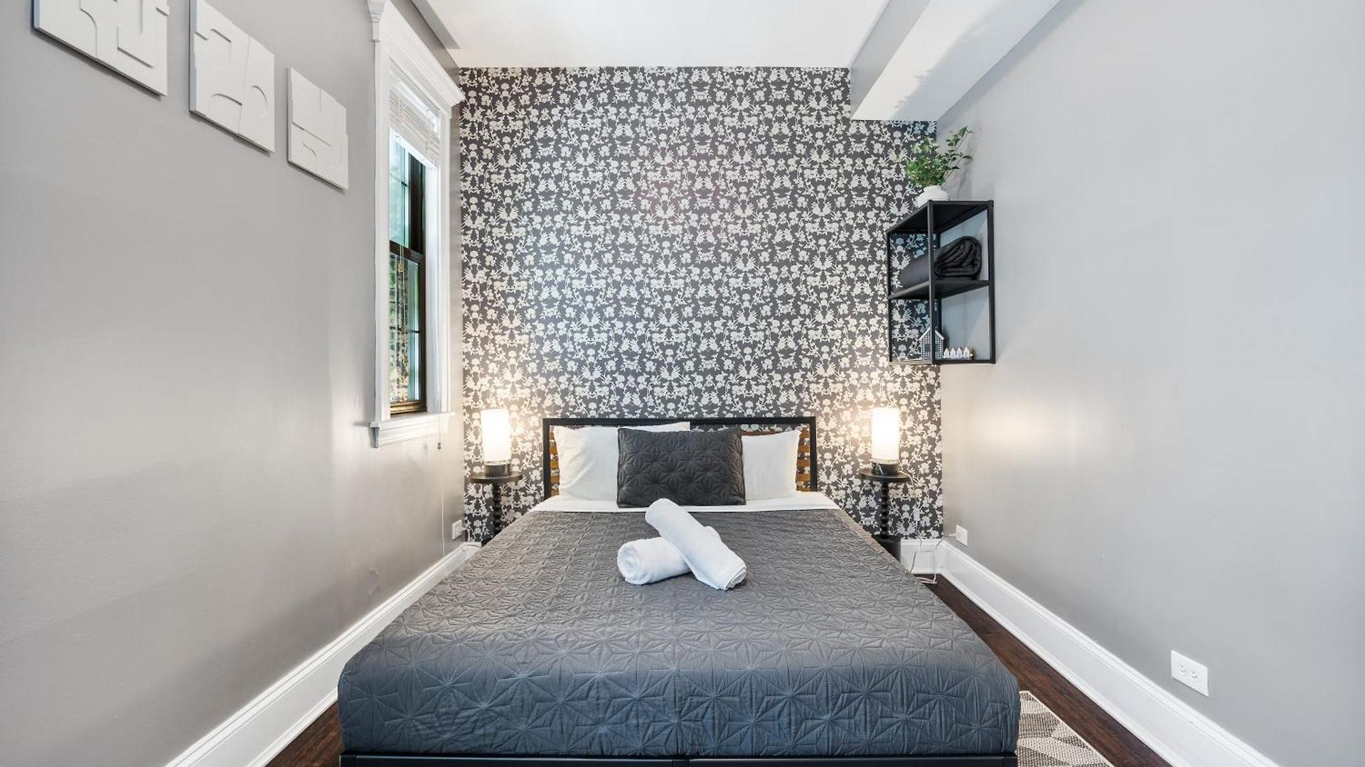Apartment Wrigleyville *