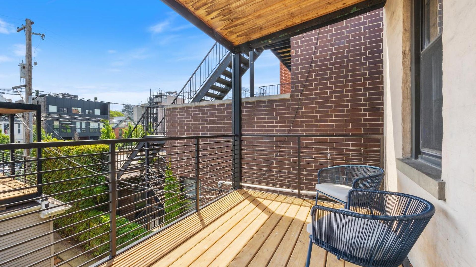 Wrigleyville Apartment *