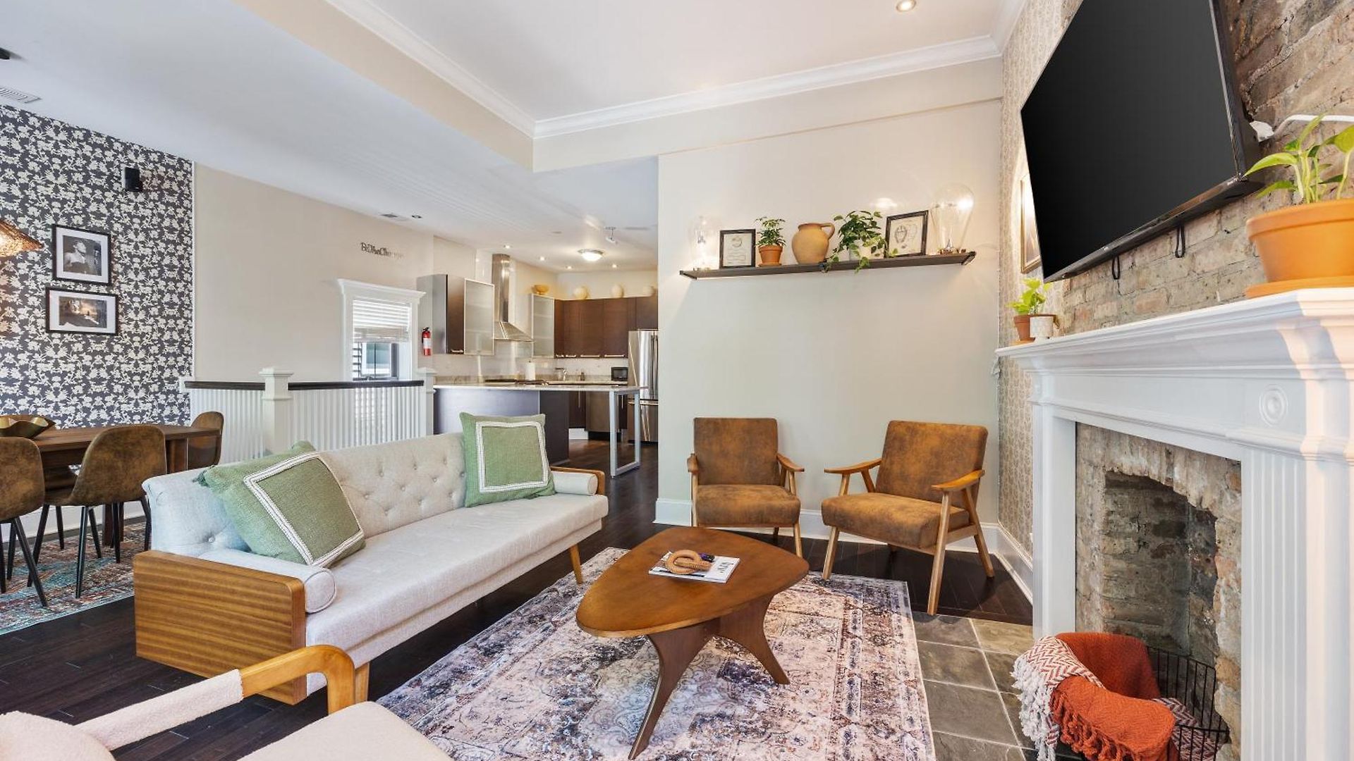 Wrigleyville Apartment