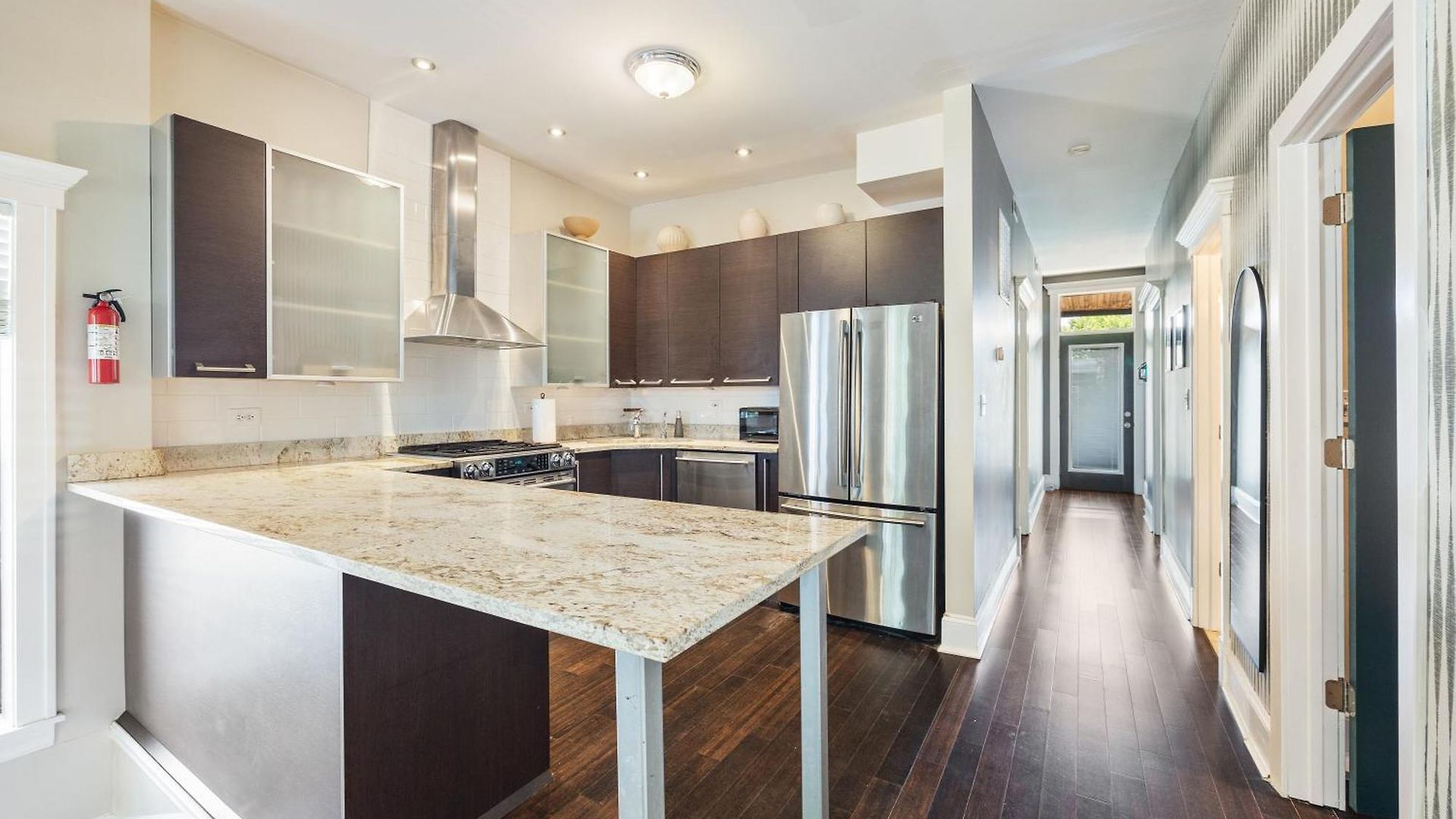 Apartment Wrigleyville *