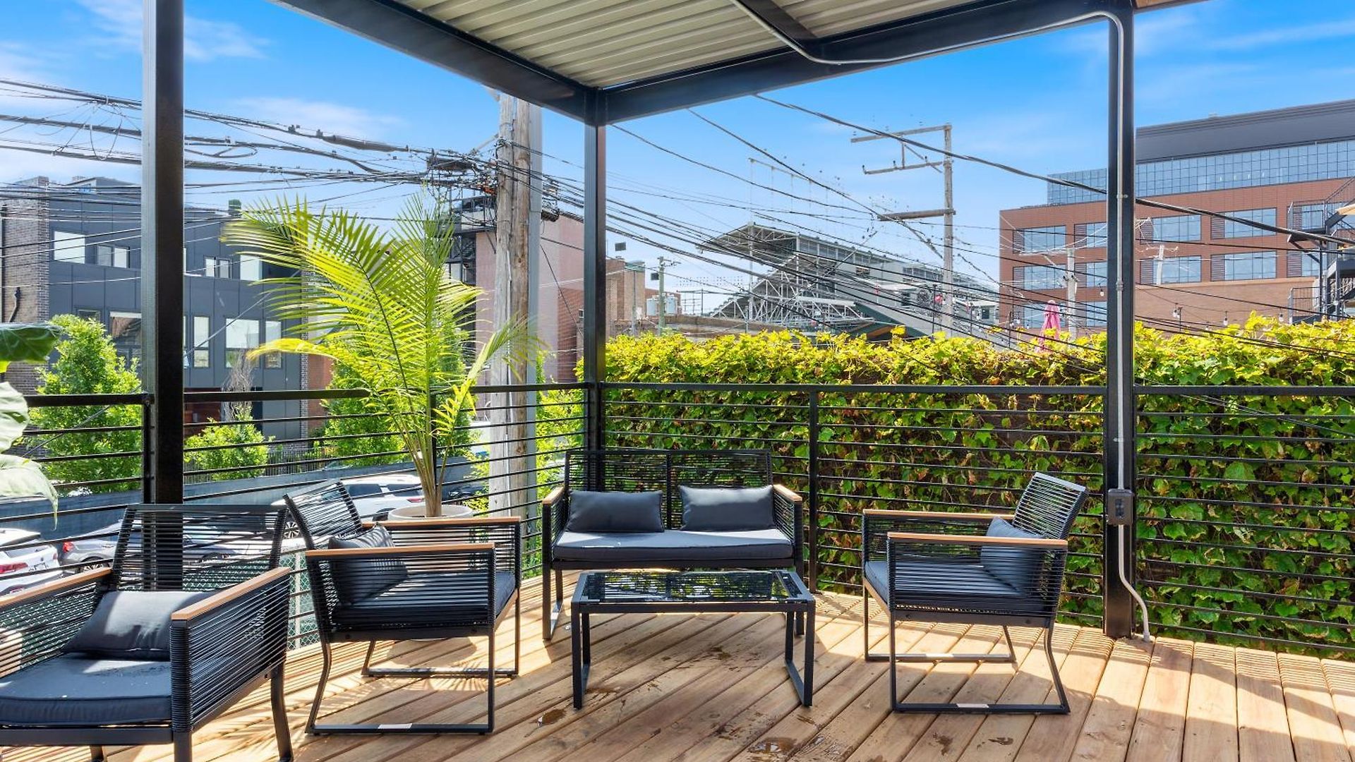 Wrigleyville Apartment *