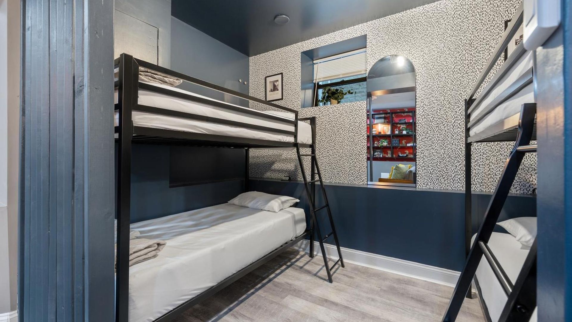 Apartment Wrigleyville