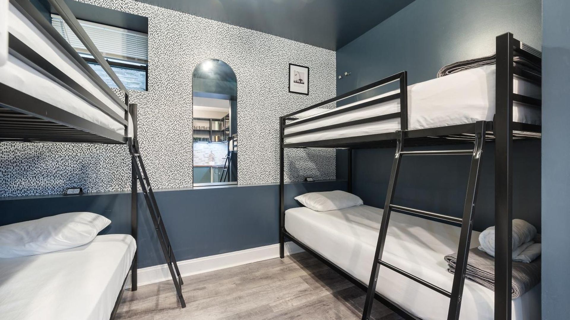 Apartment Wrigleyville