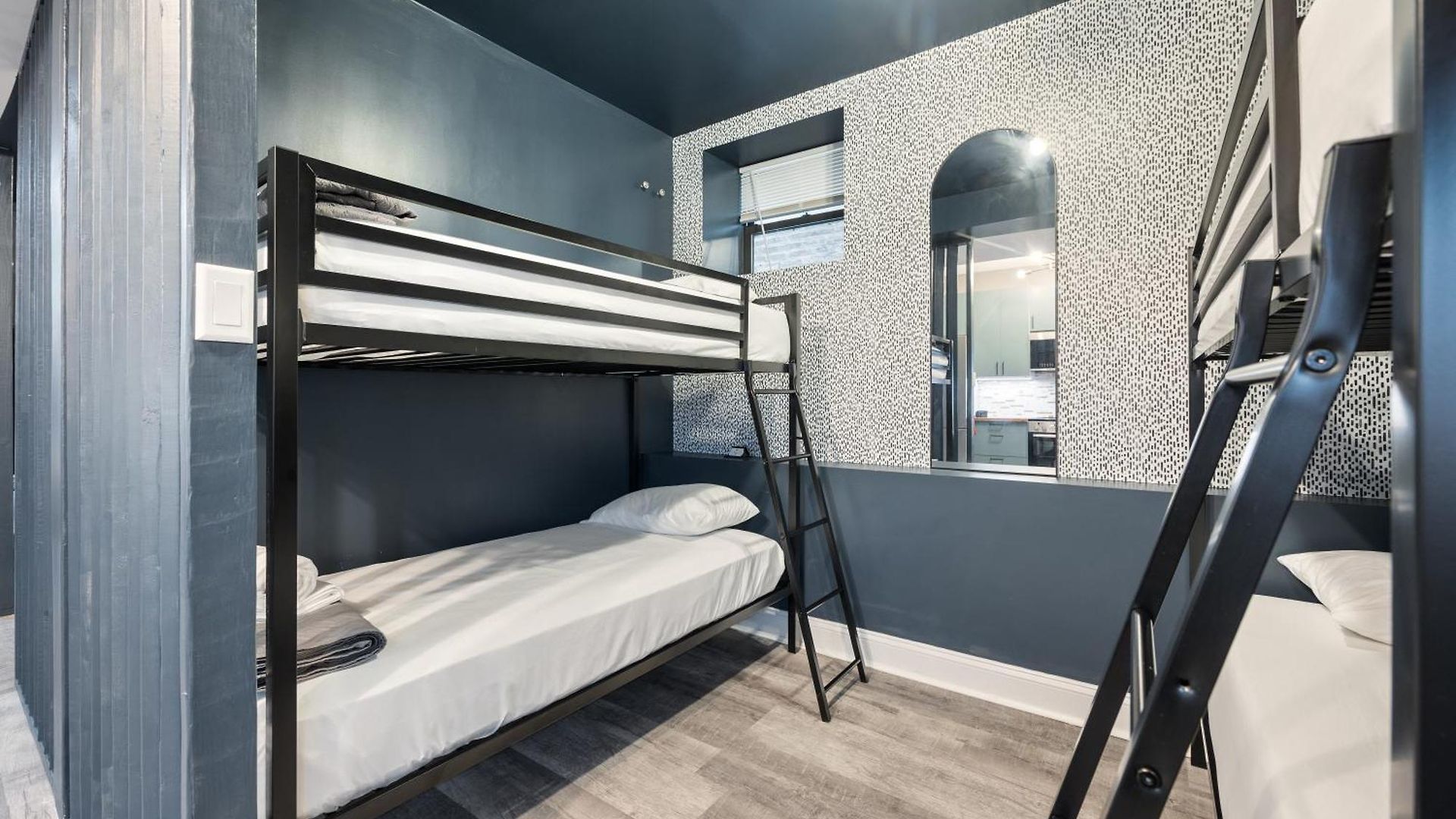 Apartment Wrigleyville