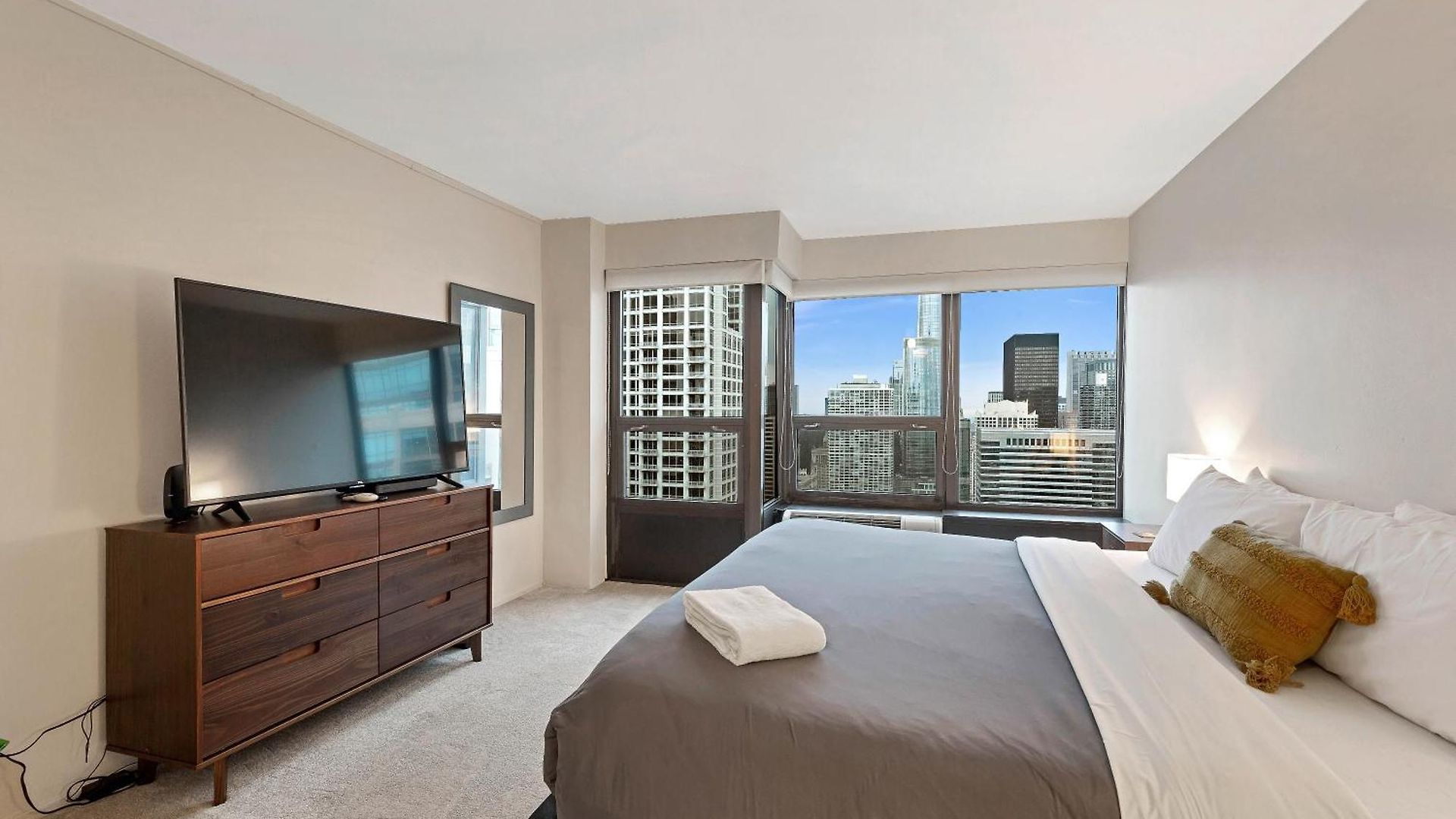 2bd River North With Million Dollar Views! Apartment Chicago