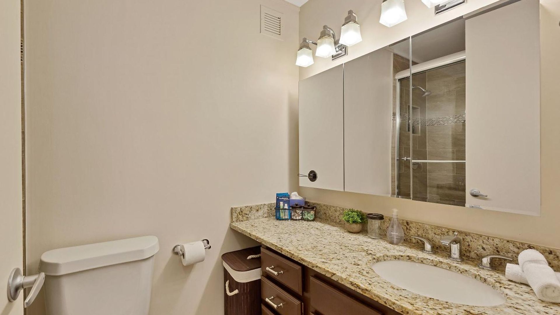 2bd River North With Million Dollar Views! Chicago