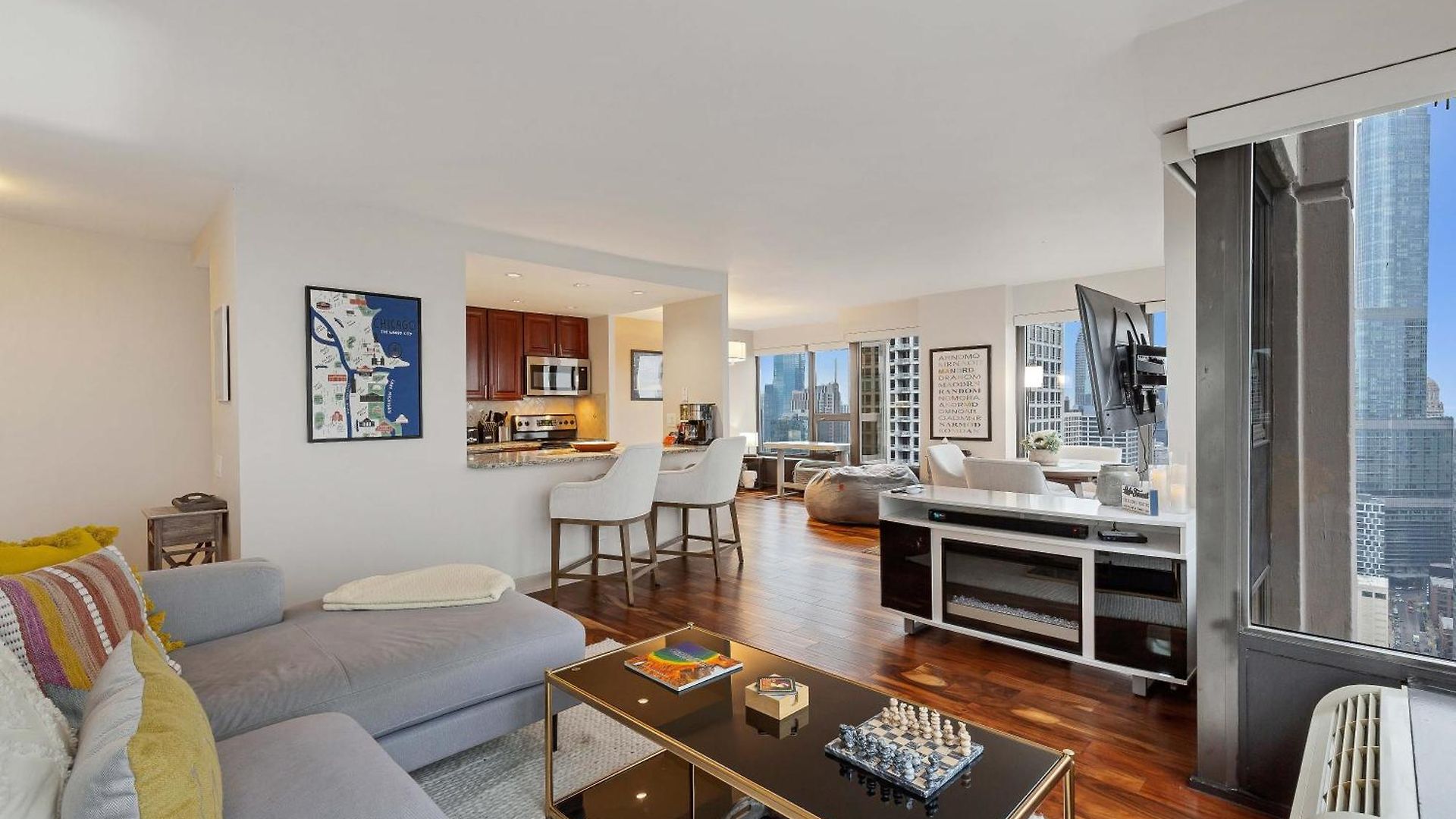 Apartment 2bd River North With Million Dollar Views!