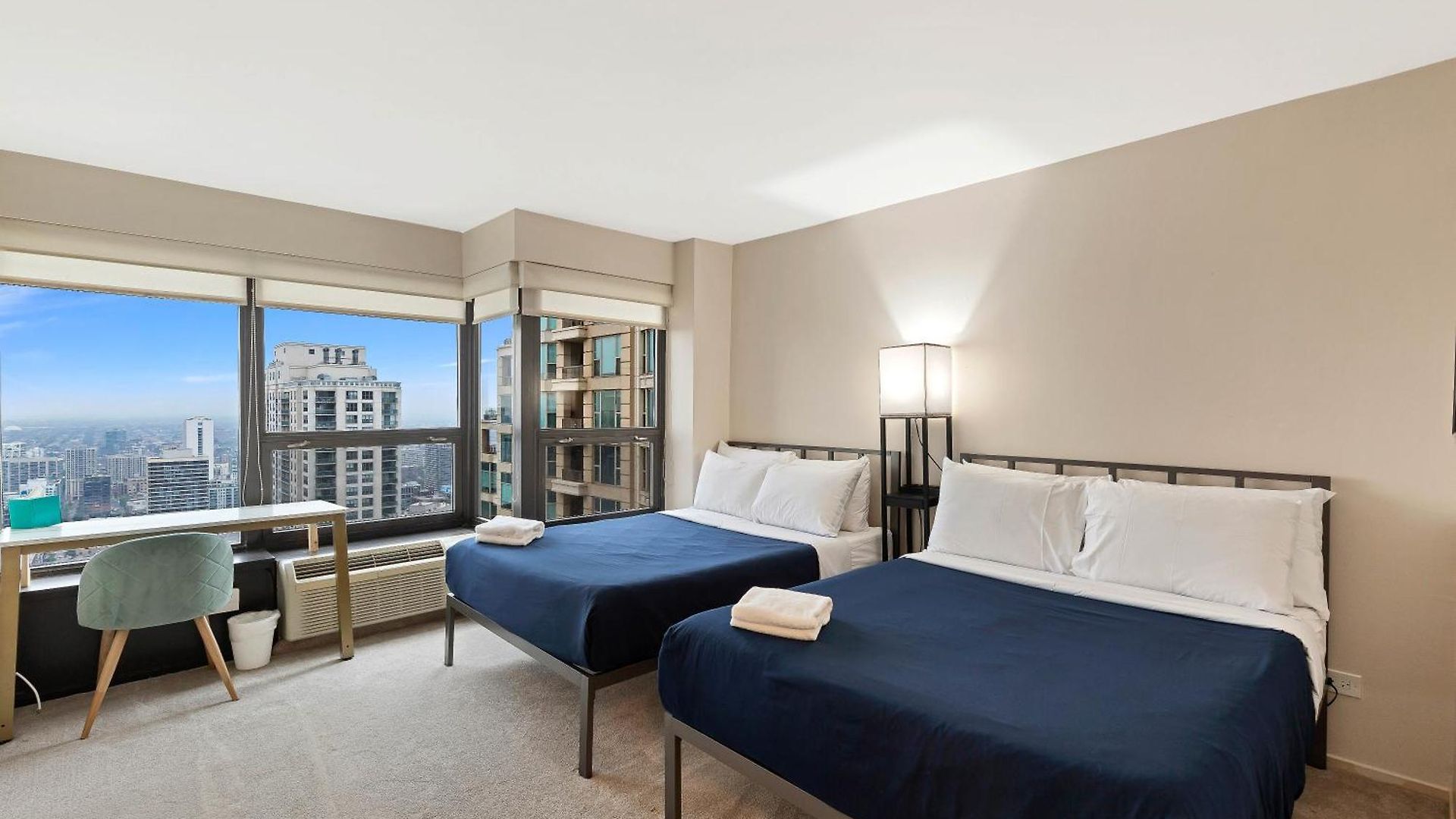 Apartment 2bd River North With Million Dollar Views! *
