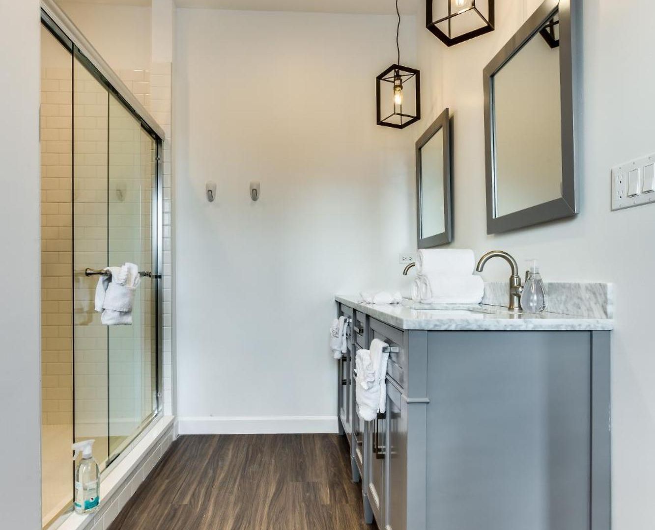 Pet Friendly And For 7! Large Common Areas To Converse And Connect Apts