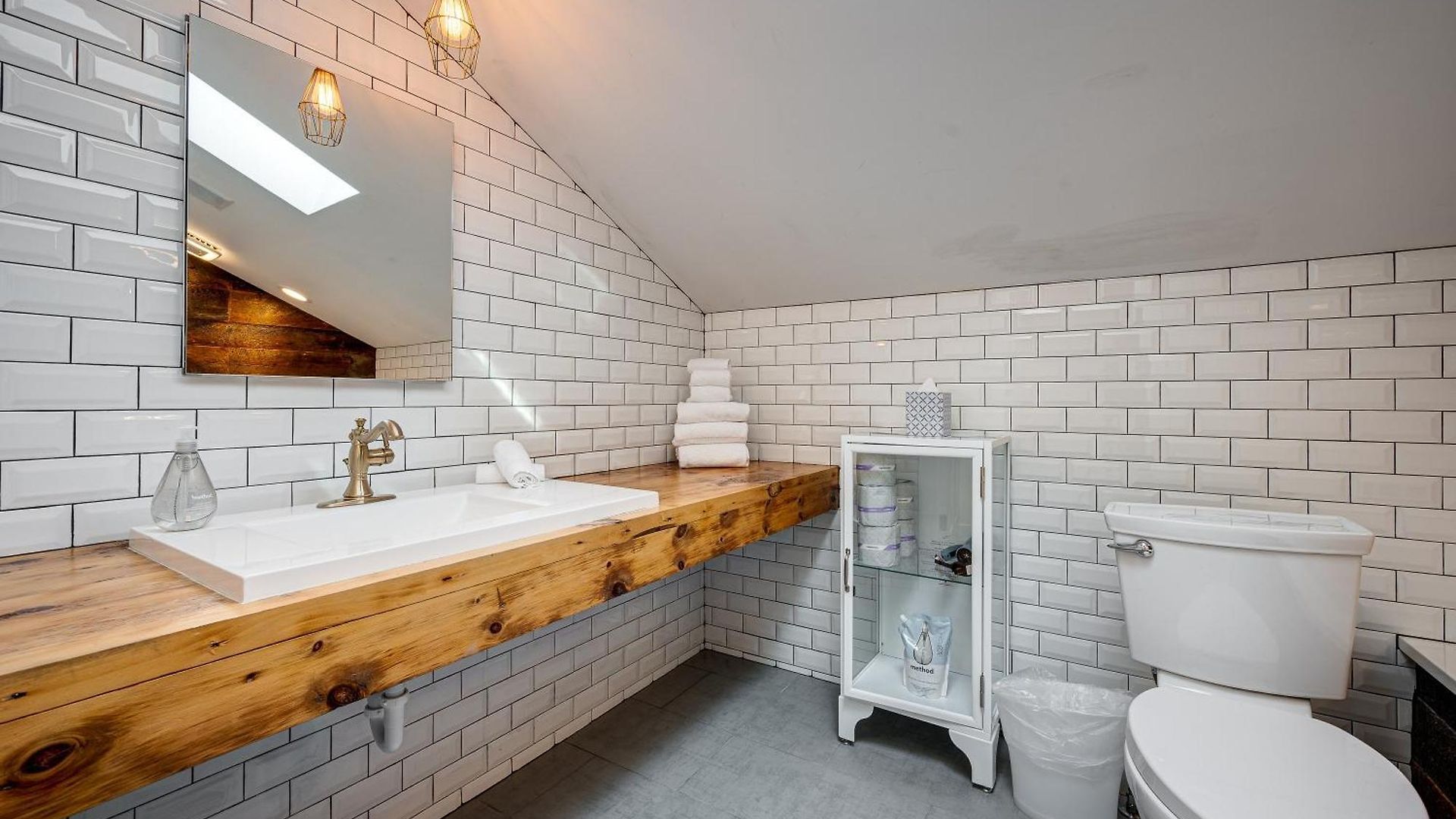 Floor In The Heart Of West Town! Perfect For Any Group And Pet Friendly! Apts Apartment Chicago