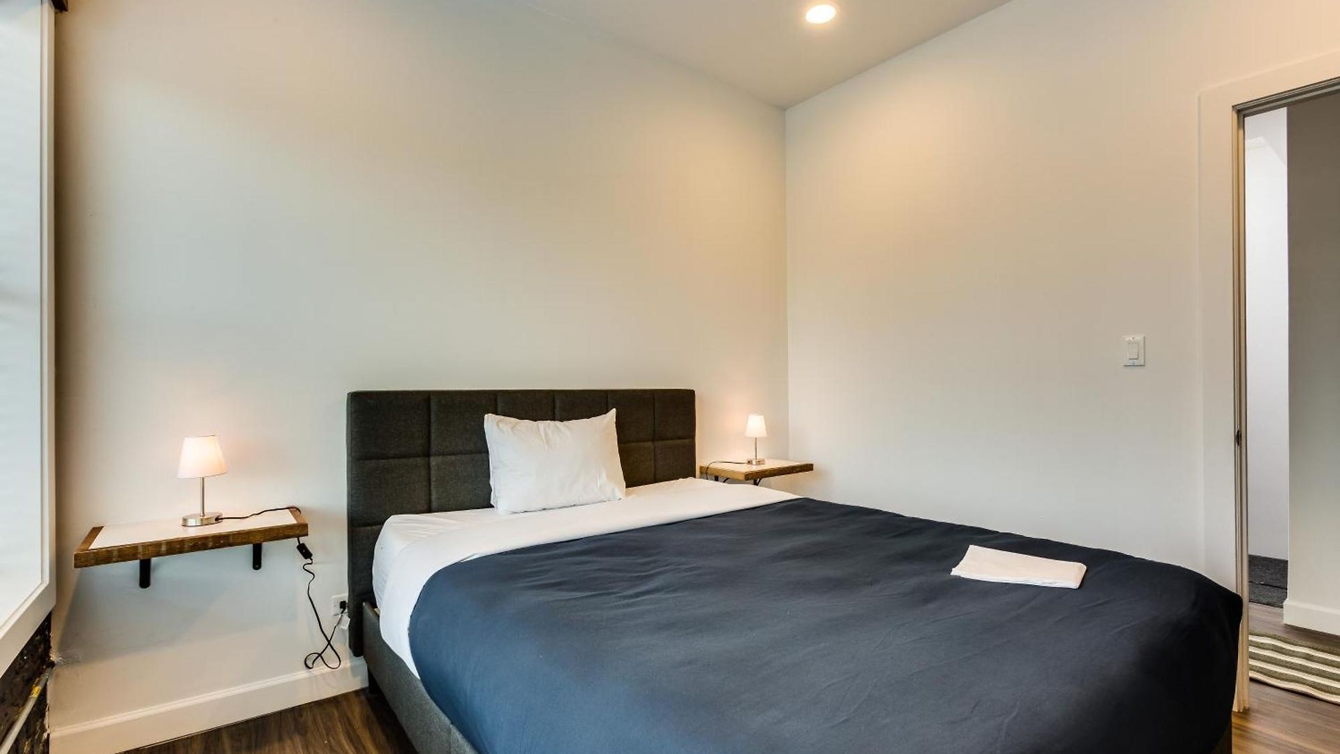 Pet Friendly And For 7! Large Common Areas To Converse And Connect Apts Chicago