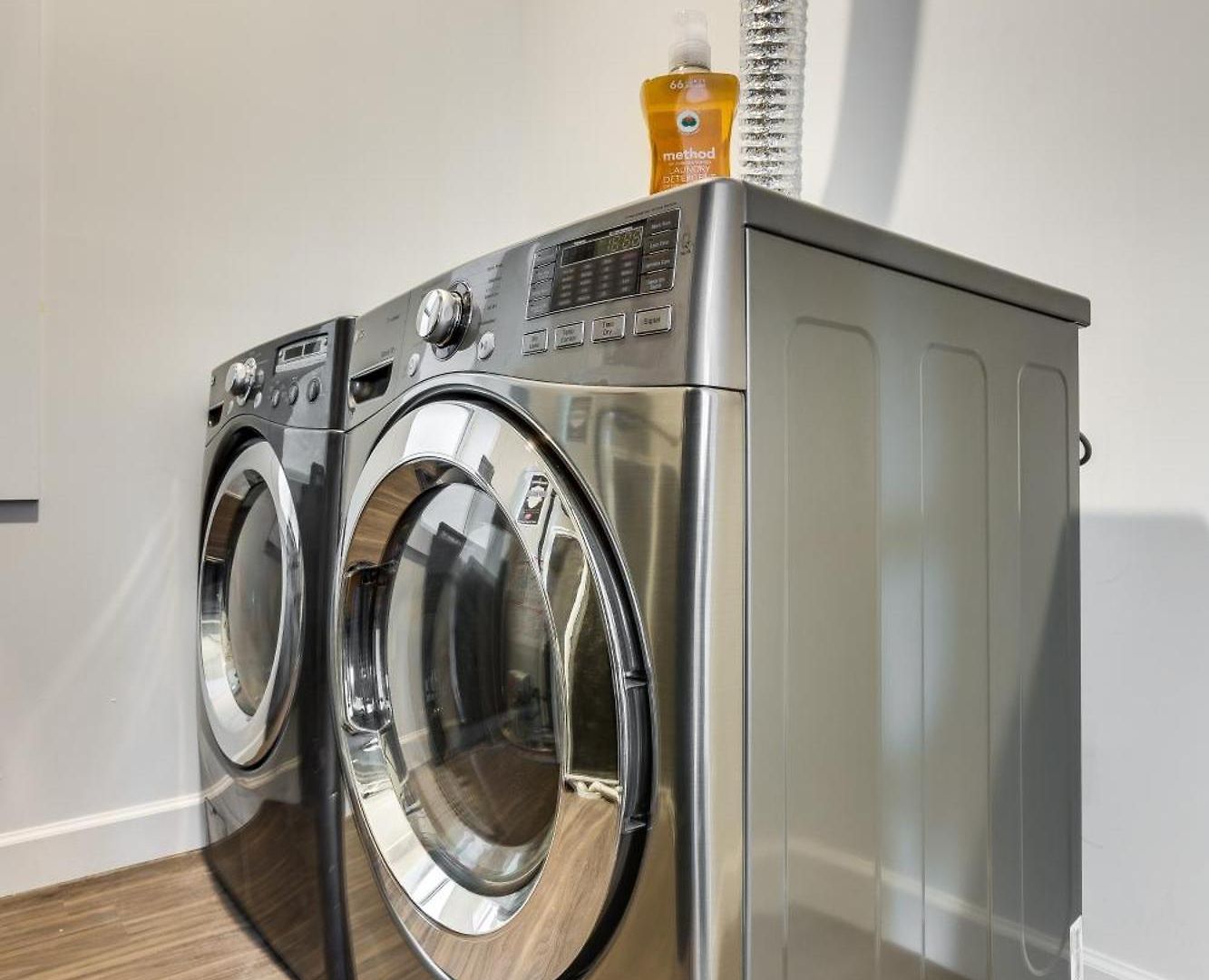 Apartment Pet Friendly And For 7! Large Common Areas To Converse And Connect Apts *