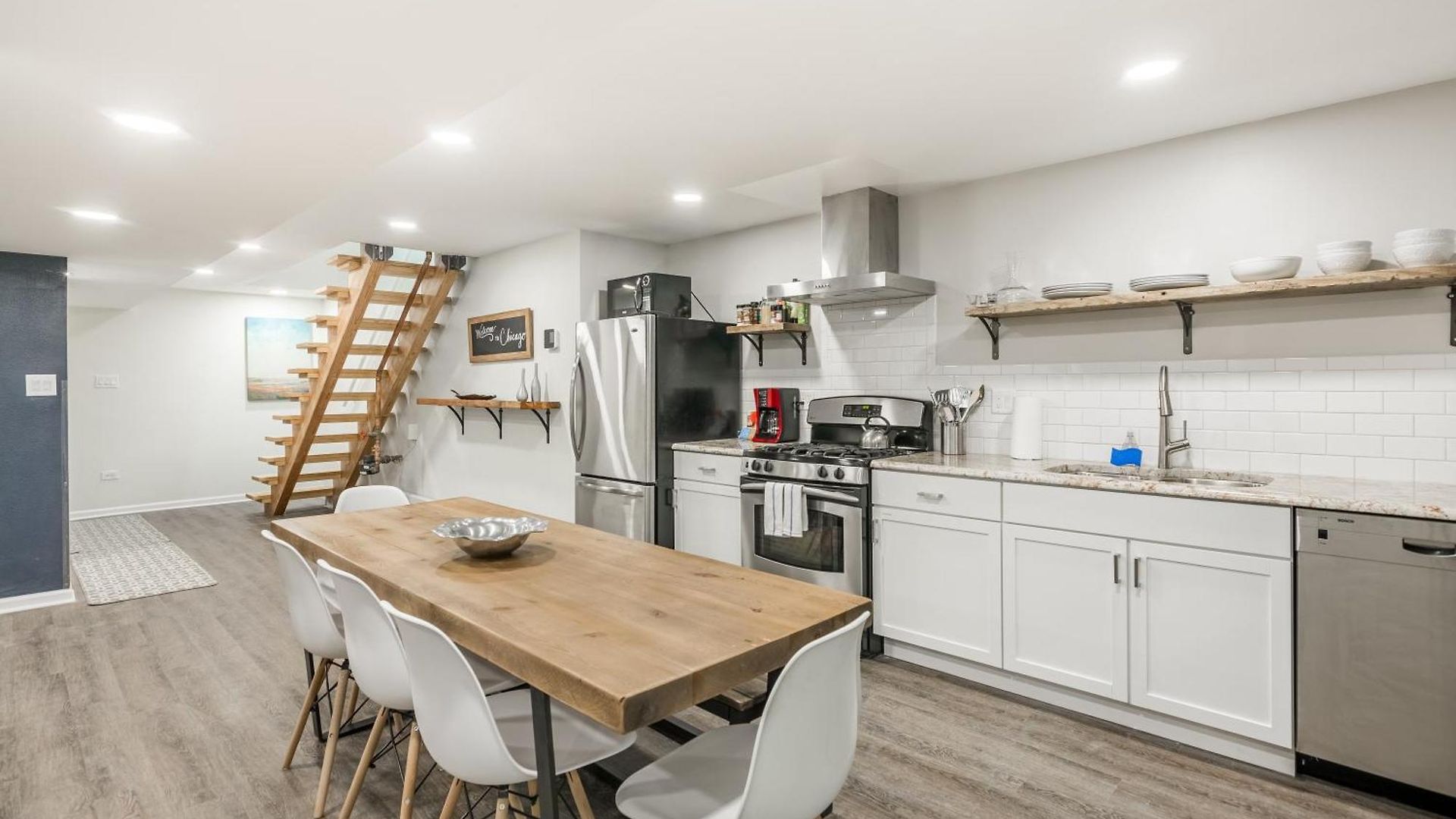 Apartment Adults Only - Walk To The United Center! Modern Touches Surround - Check Out The Open Staircase! Apts Chicago