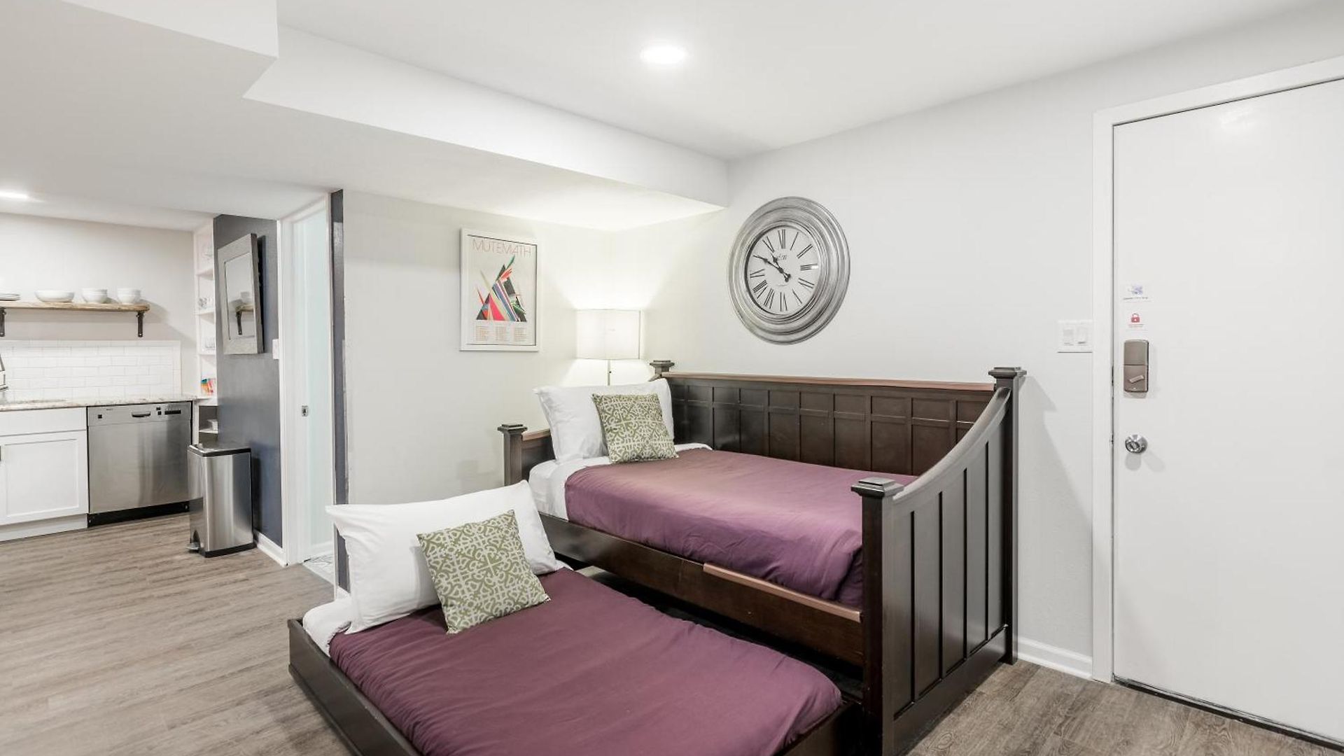 Adults Only - Walk To The United Center! Modern Touches Surround - Check Out The Open Staircase! Apts *