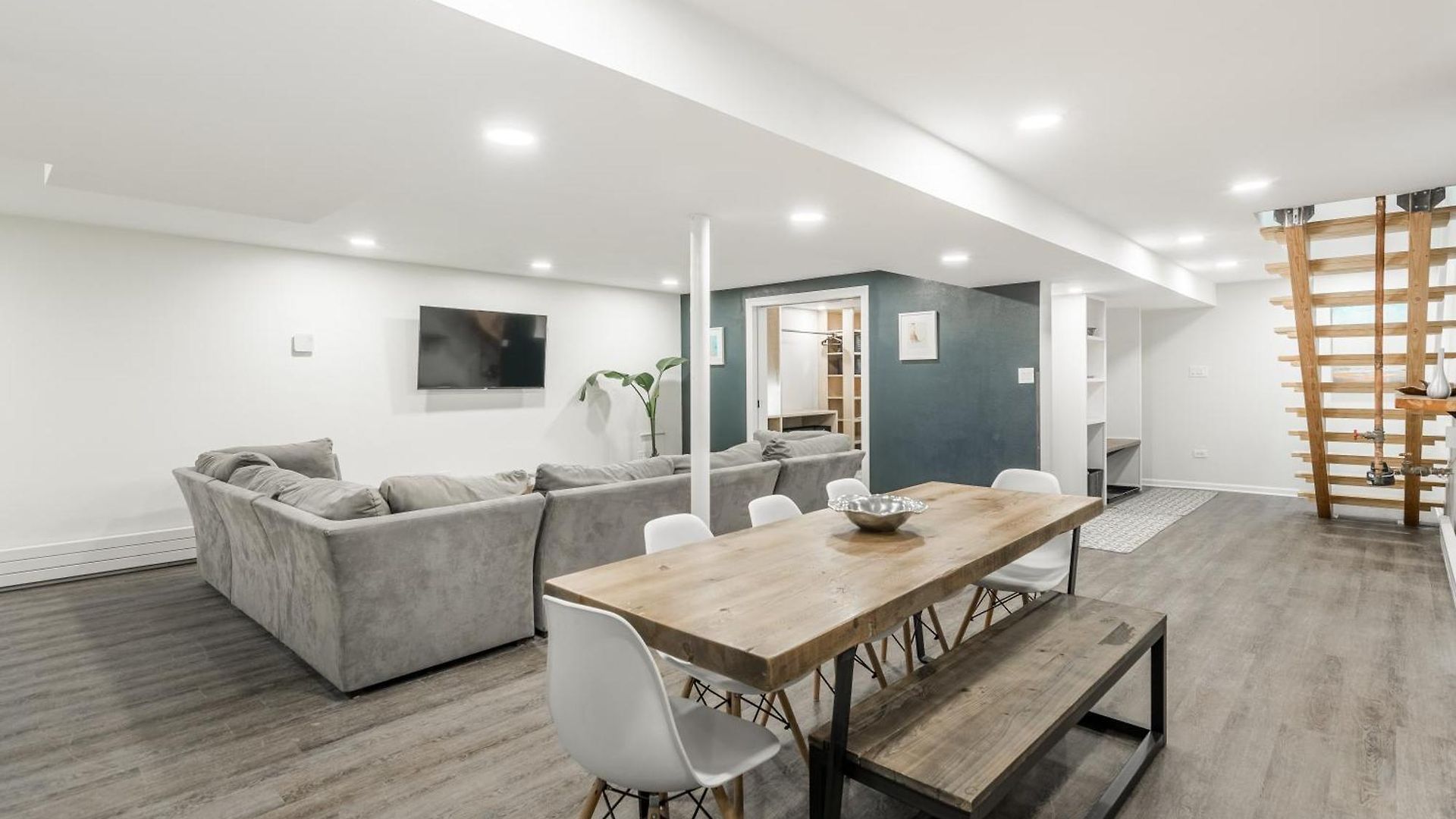 Adults Only - Walk To The United Center! Modern Touches Surround - Check Out The Open Staircase! Apts