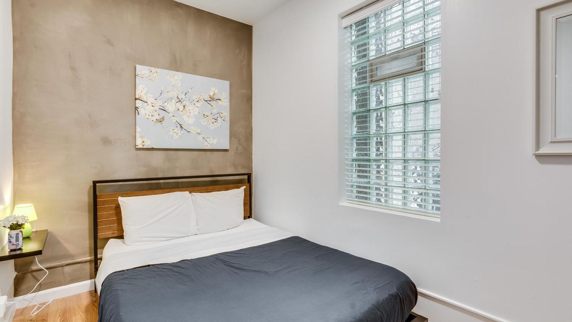 Apartment Welcome To West Town! 2 Bedrooms And Pet Friendly Apts