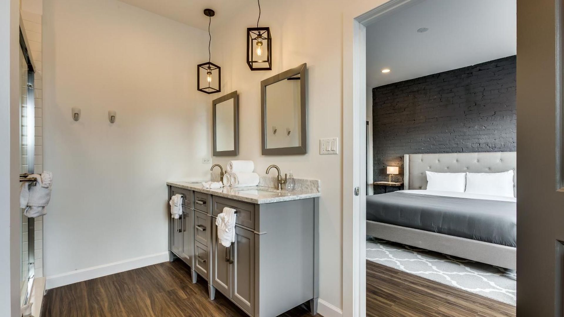 Pet Friendly And For 7! Large Common Areas To Converse And Connect Apts Apartment