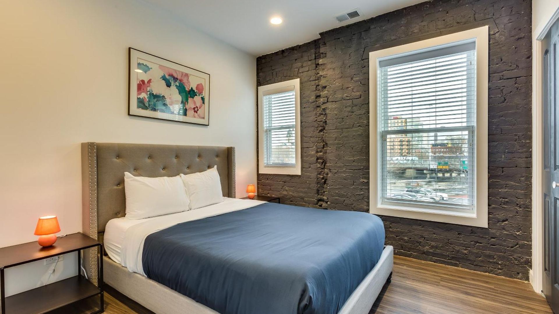 Apartment Pet Friendly And For 7! Large Common Areas To Converse And Connect Apts Chicago
