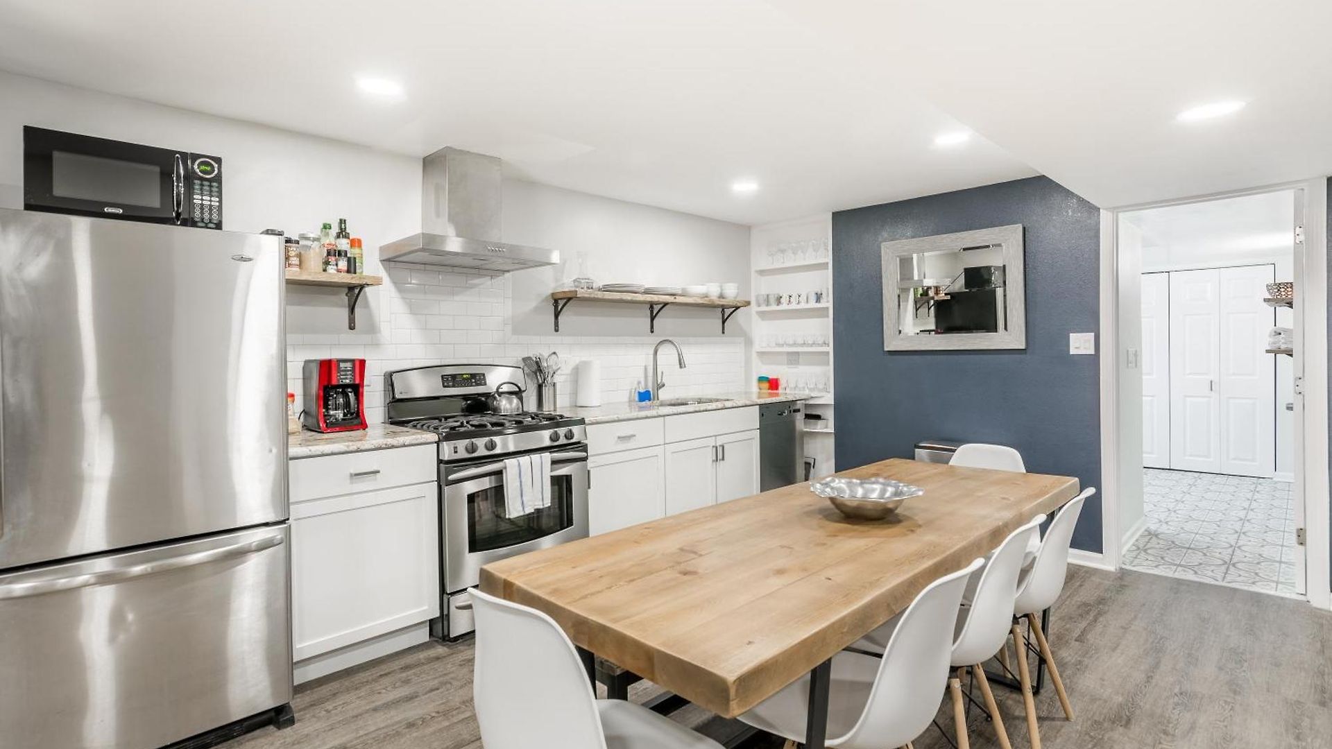 Adults Only - Walk To The United Center! Modern Touches Surround - Check Out The Open Staircase! Apts Chicago