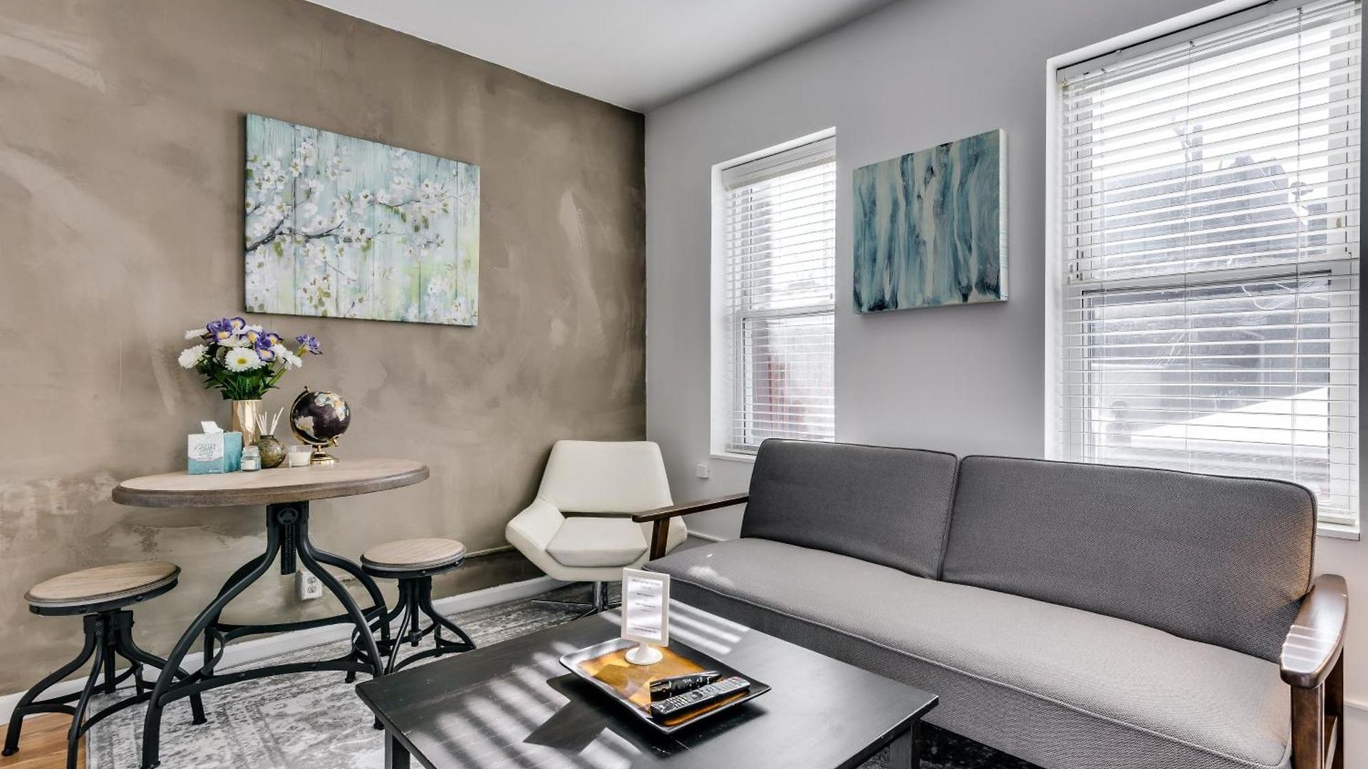 Apartment Welcome To West Town! 2 Bedrooms And Pet Friendly Apts Chicago