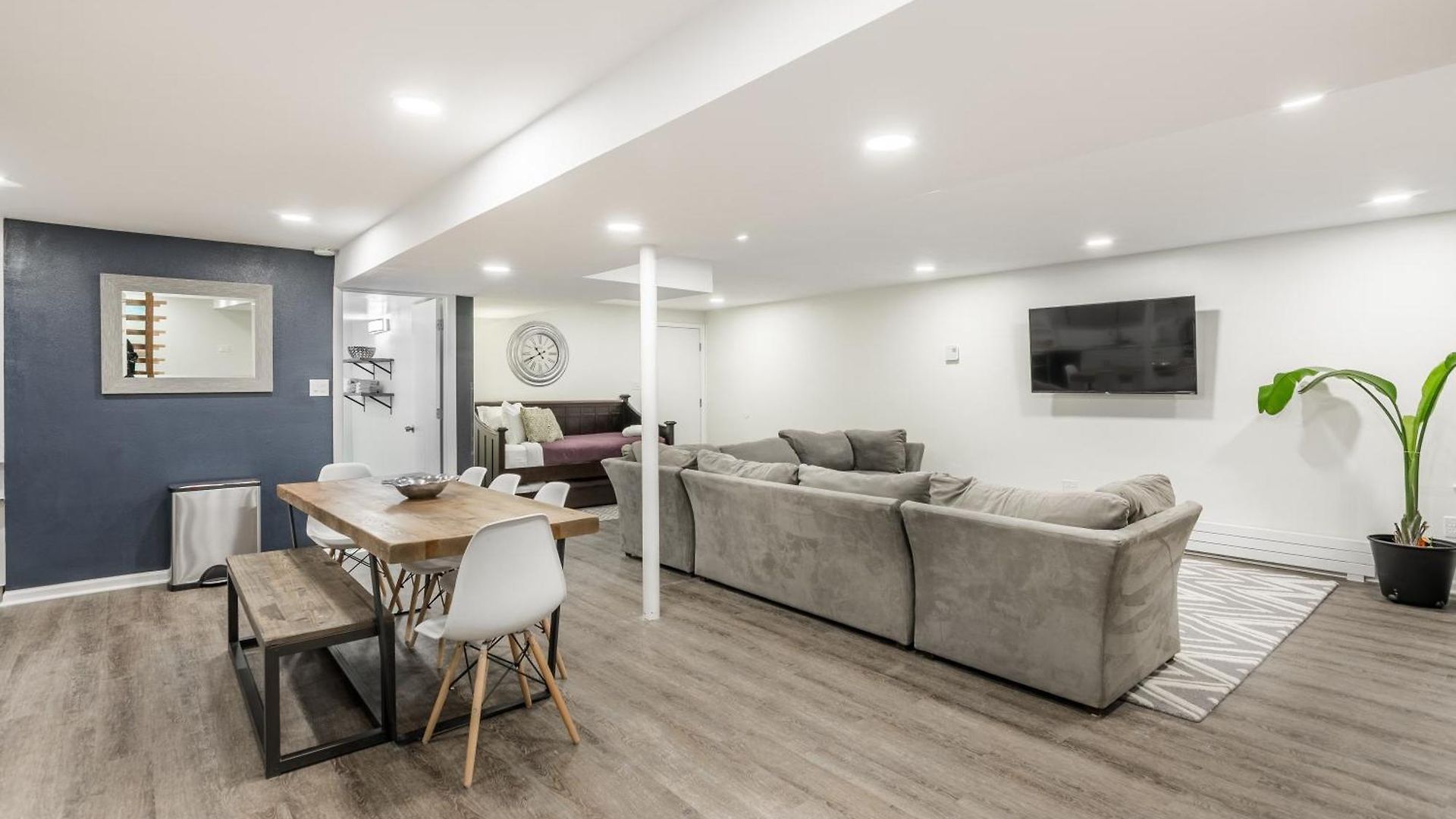 Adults Only - Walk To The United Center! Modern Touches Surround - Check Out The Open Staircase! Apts Chicago