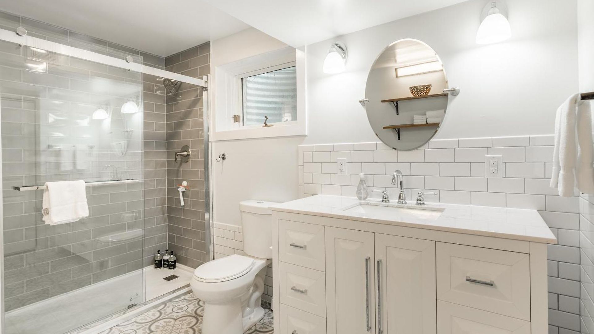 Apartment Adults Only - Walk To The United Center! Modern Touches Surround - Check Out The Open Staircase! Apts Chicago