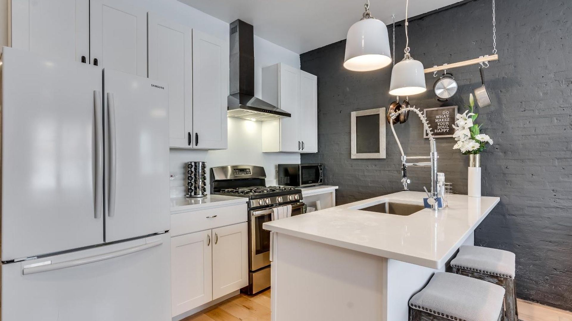 Great 1 Bedroom In West Town Chicago