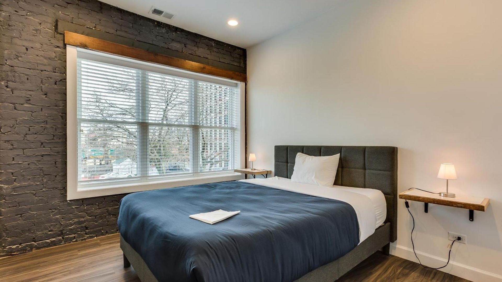 Pet Friendly And For 7! Large Common Areas To Converse And Connect Apts Apartment *