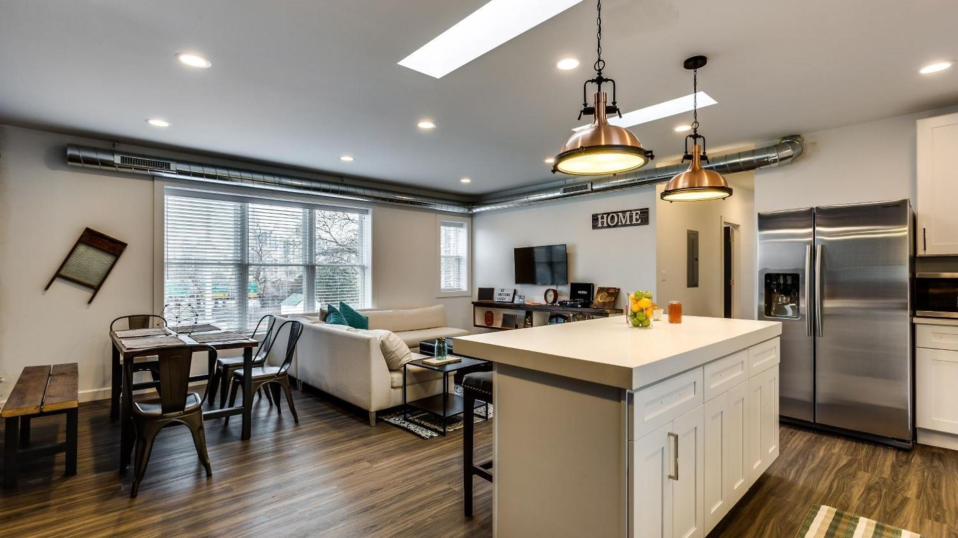 Pet Friendly And For 7! Large Common Areas To Converse And Connect Apts *