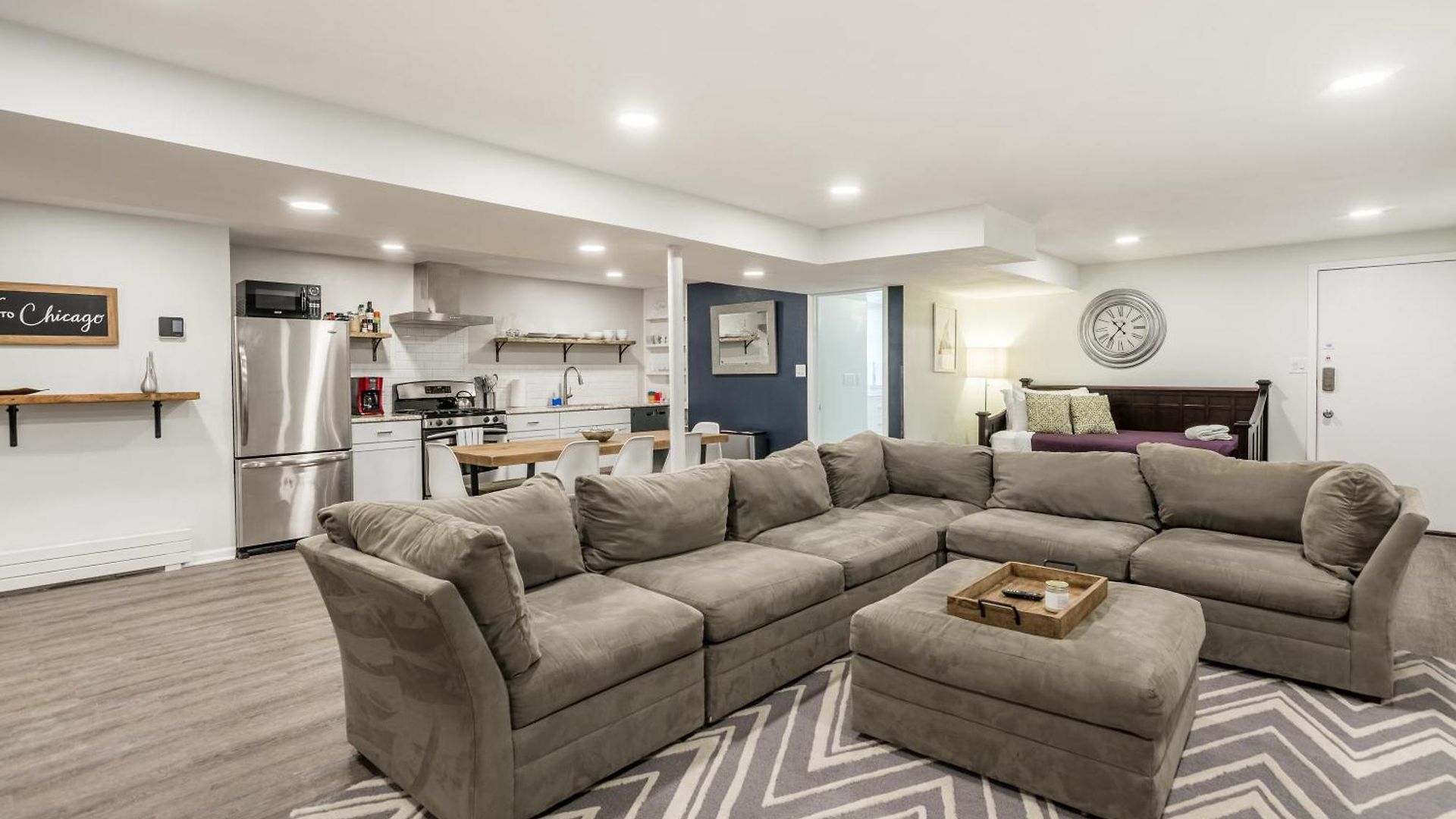 Adults Only - Walk To The United Center! Modern Touches Surround - Check Out The Open Staircase! Apts