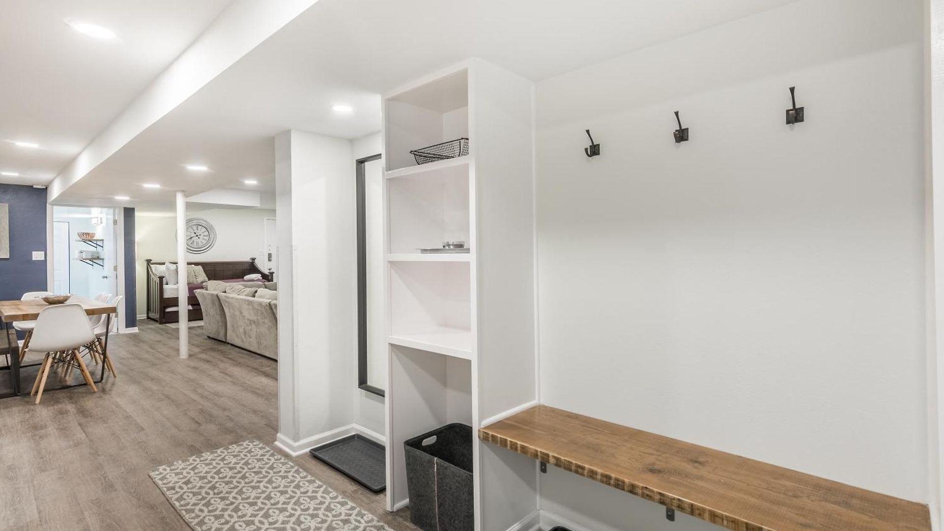 Apartment Adults Only - Walk To The United Center! Modern Touches Surround - Check Out The Open Staircase! Apts Chicago