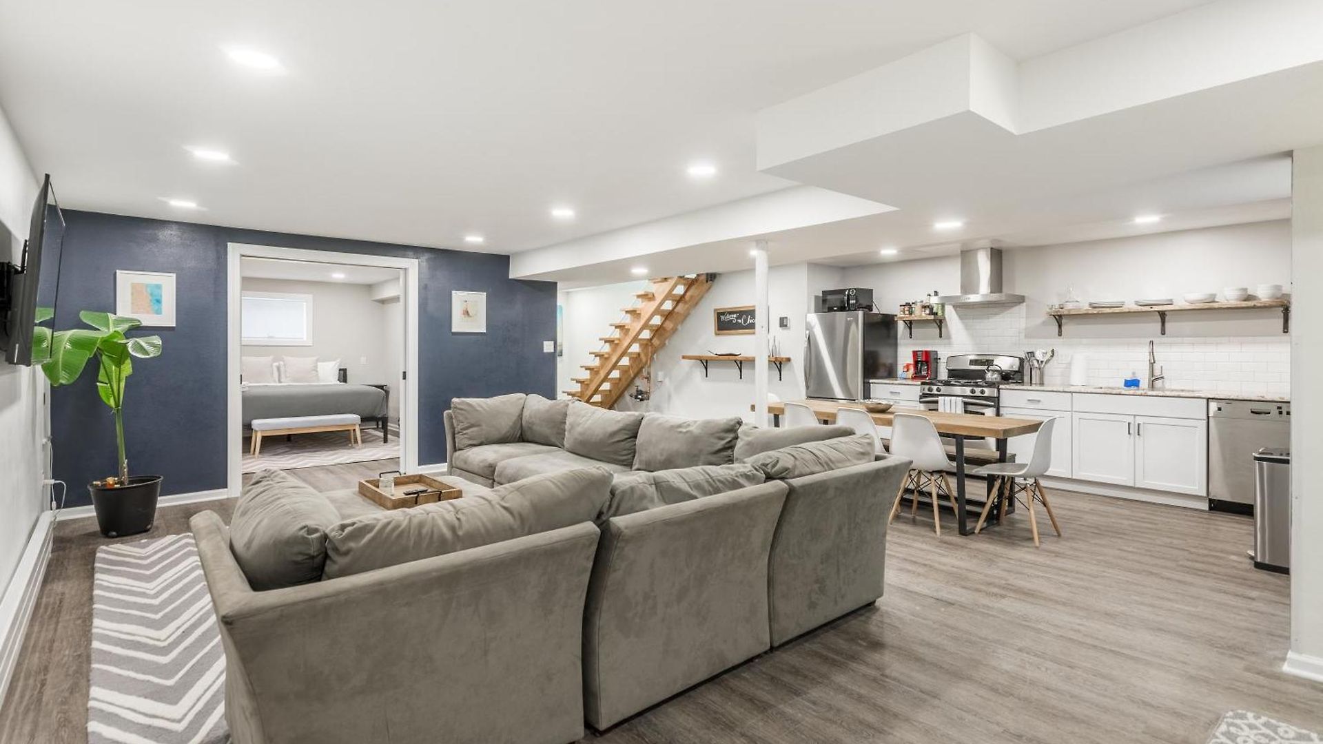 Adults Only - Walk To The United Center! Modern Touches Surround - Check Out The Open Staircase! Apts