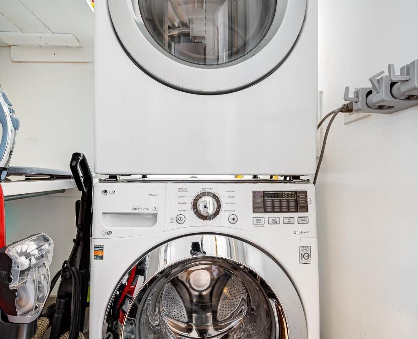 Apartment Floor In The Heart Of West Town! Perfect For Any Group And Pet Friendly! Apts *