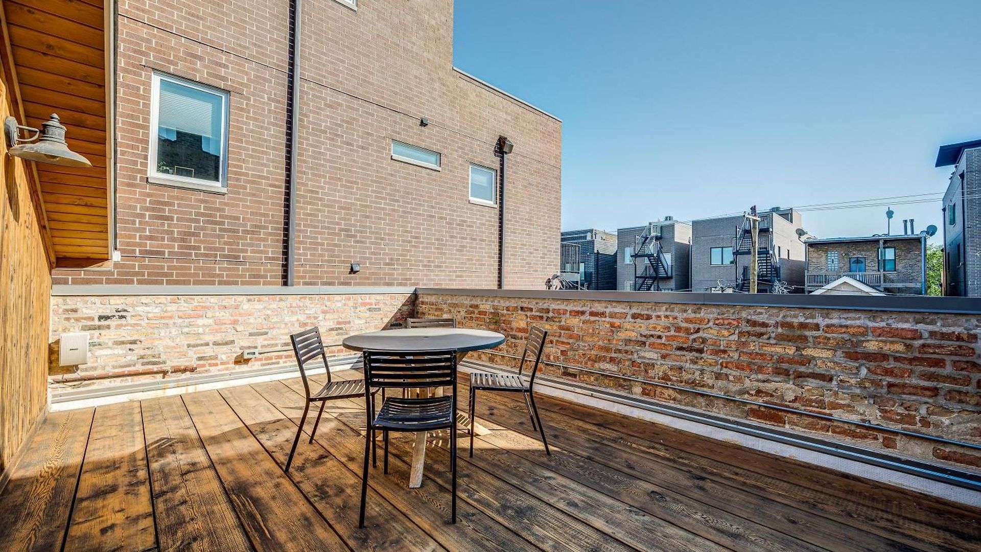 Floor In The Heart Of West Town! Perfect For Any Group And Pet Friendly! Apts * Chicago