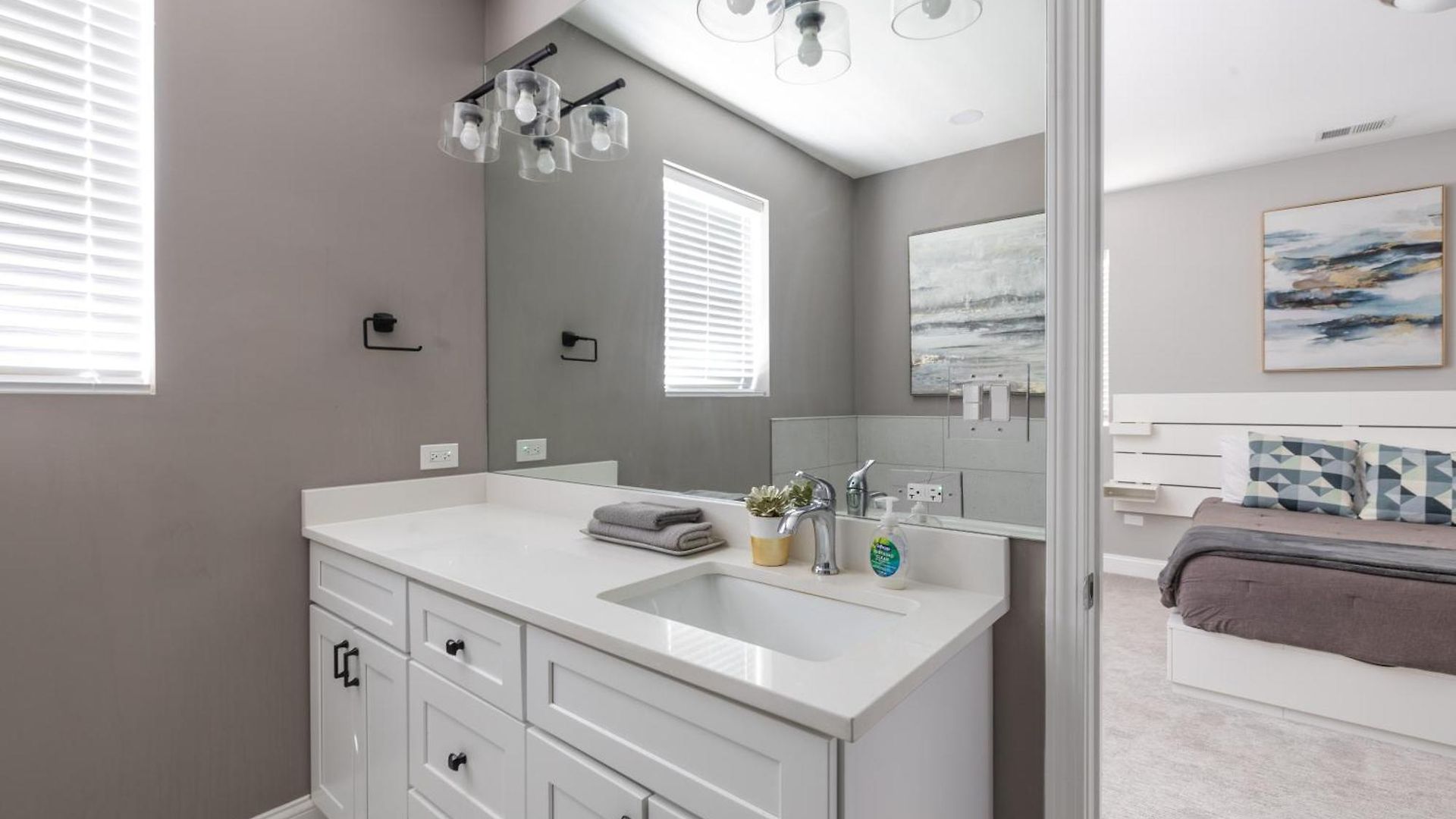Kenwood Apartments, Downtown Hyde Park Homestay *