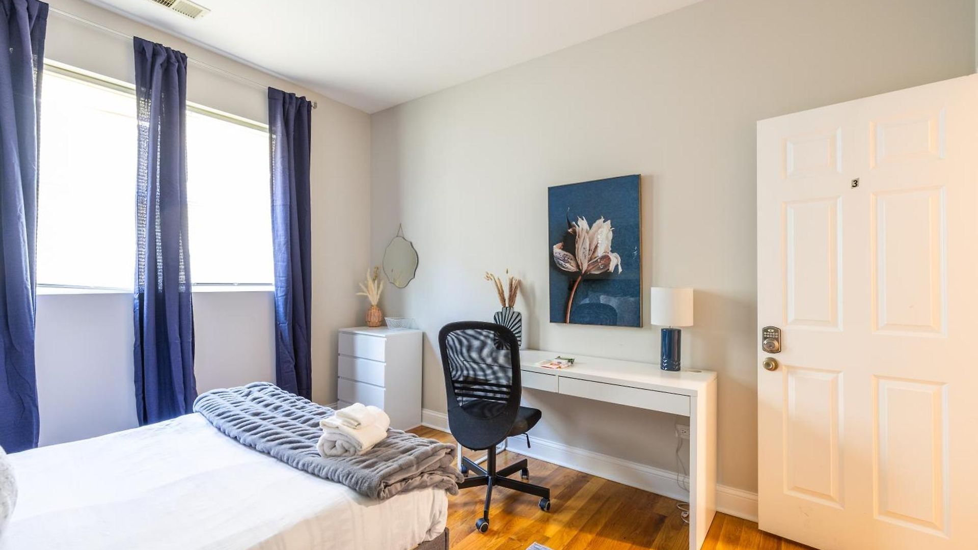 Kenwood Apartments, Downtown Hyde Park Homestay *
