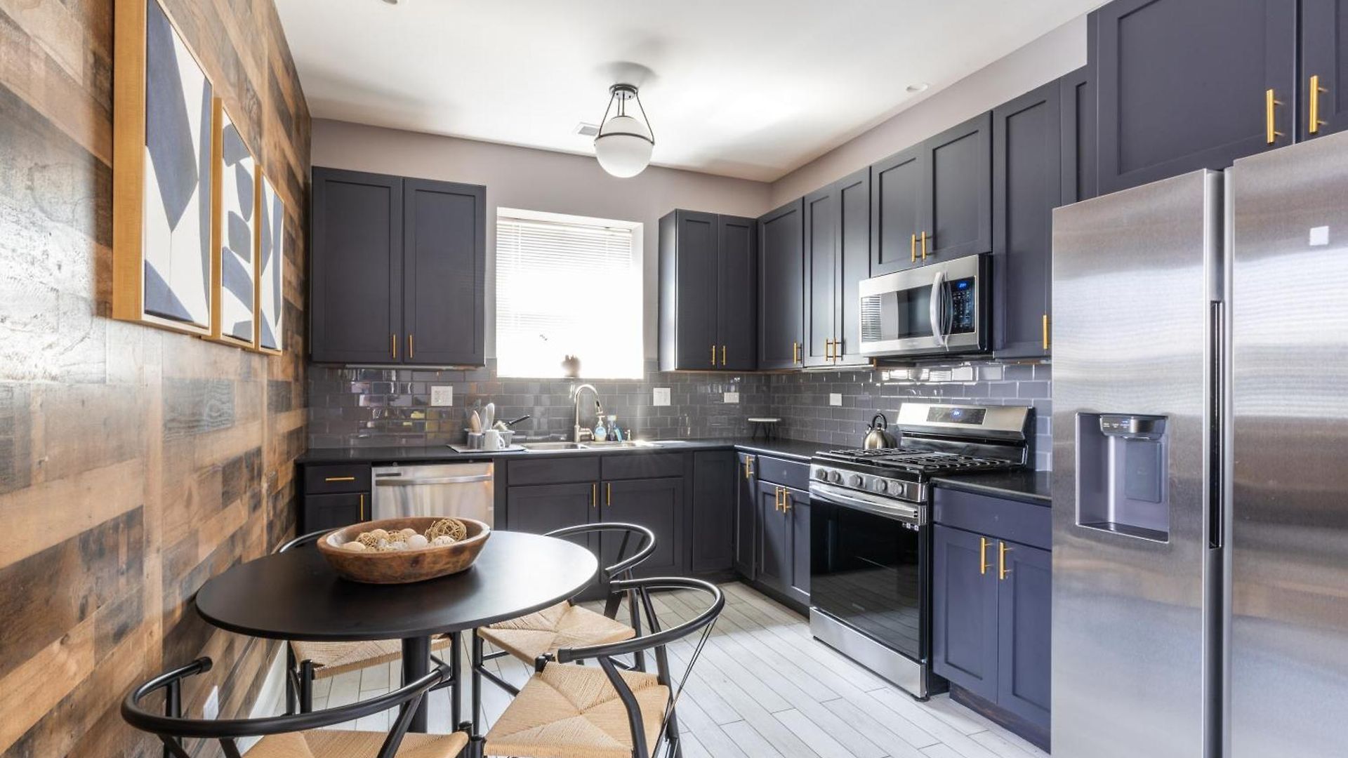 Kenwood Apartments, Downtown Hyde Park *