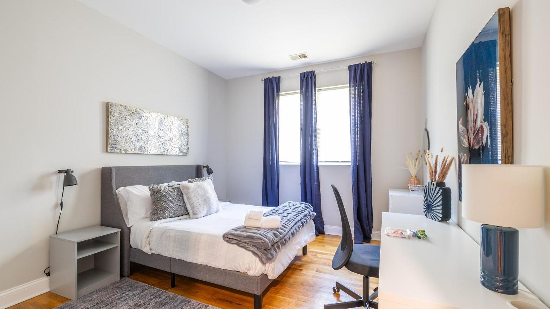 Homestay Kenwood Apartments, Downtown Hyde Park Chicago