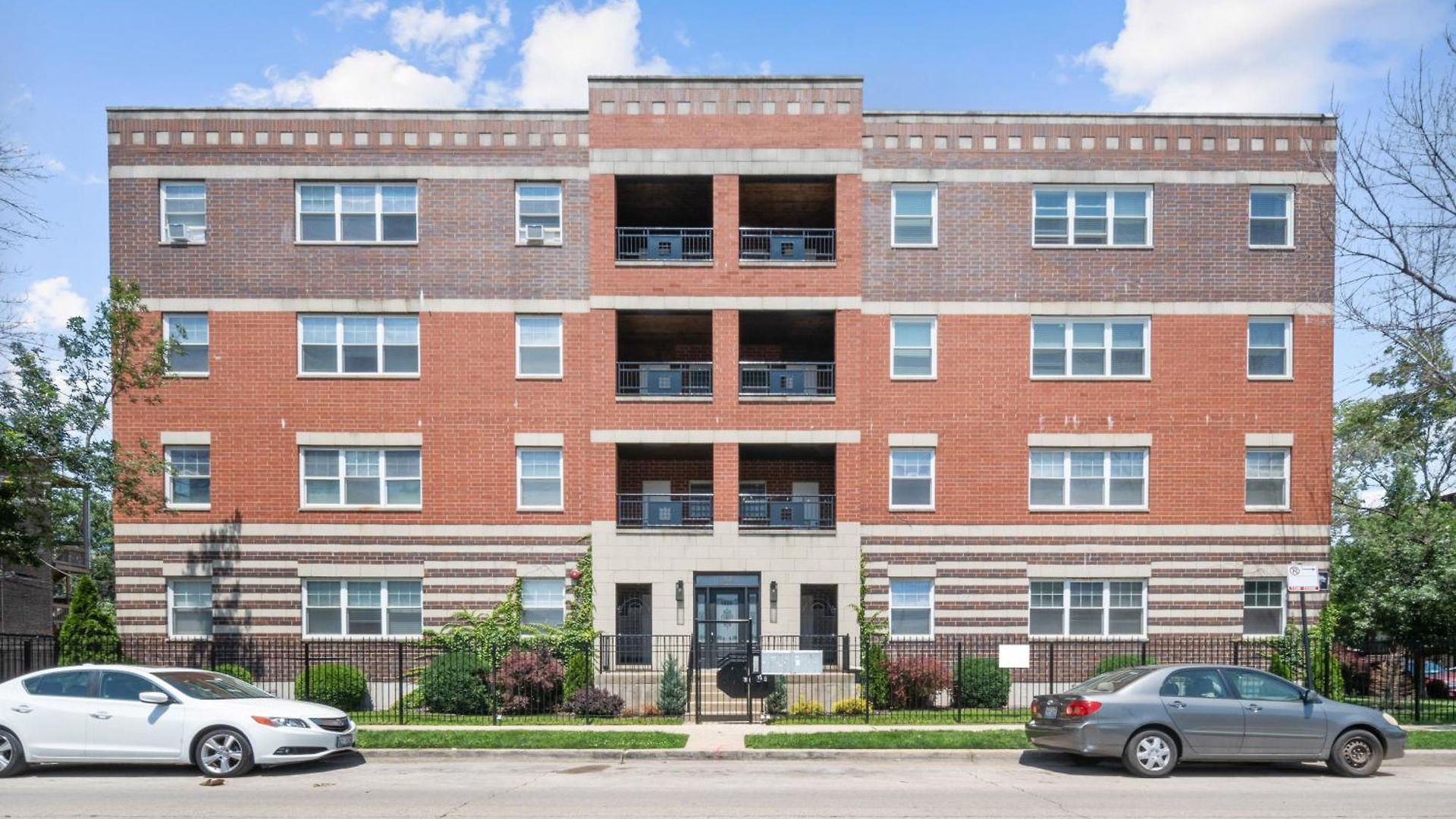 Kenwood Apartments, Downtown Hyde Park Chicago