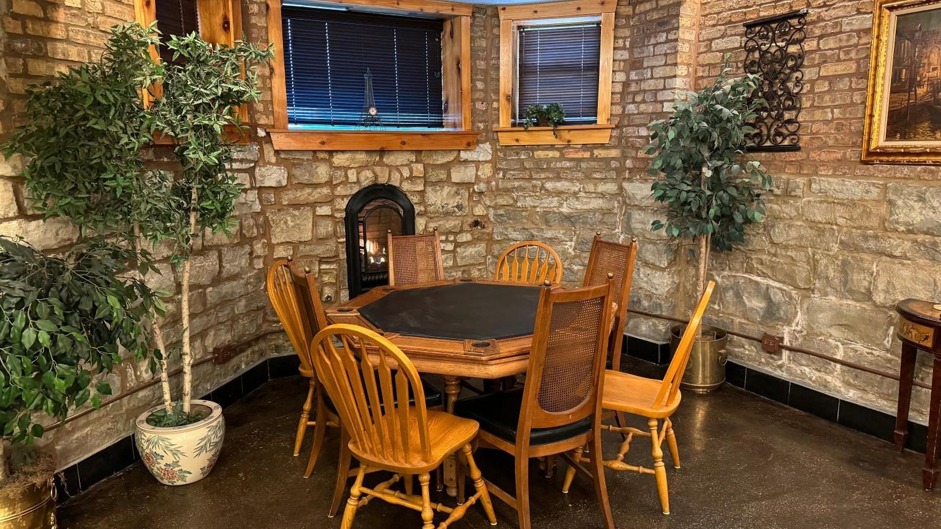 Apartment Inspiring Grotto Sleeps 10-20 Free Tv & Parking Chicago