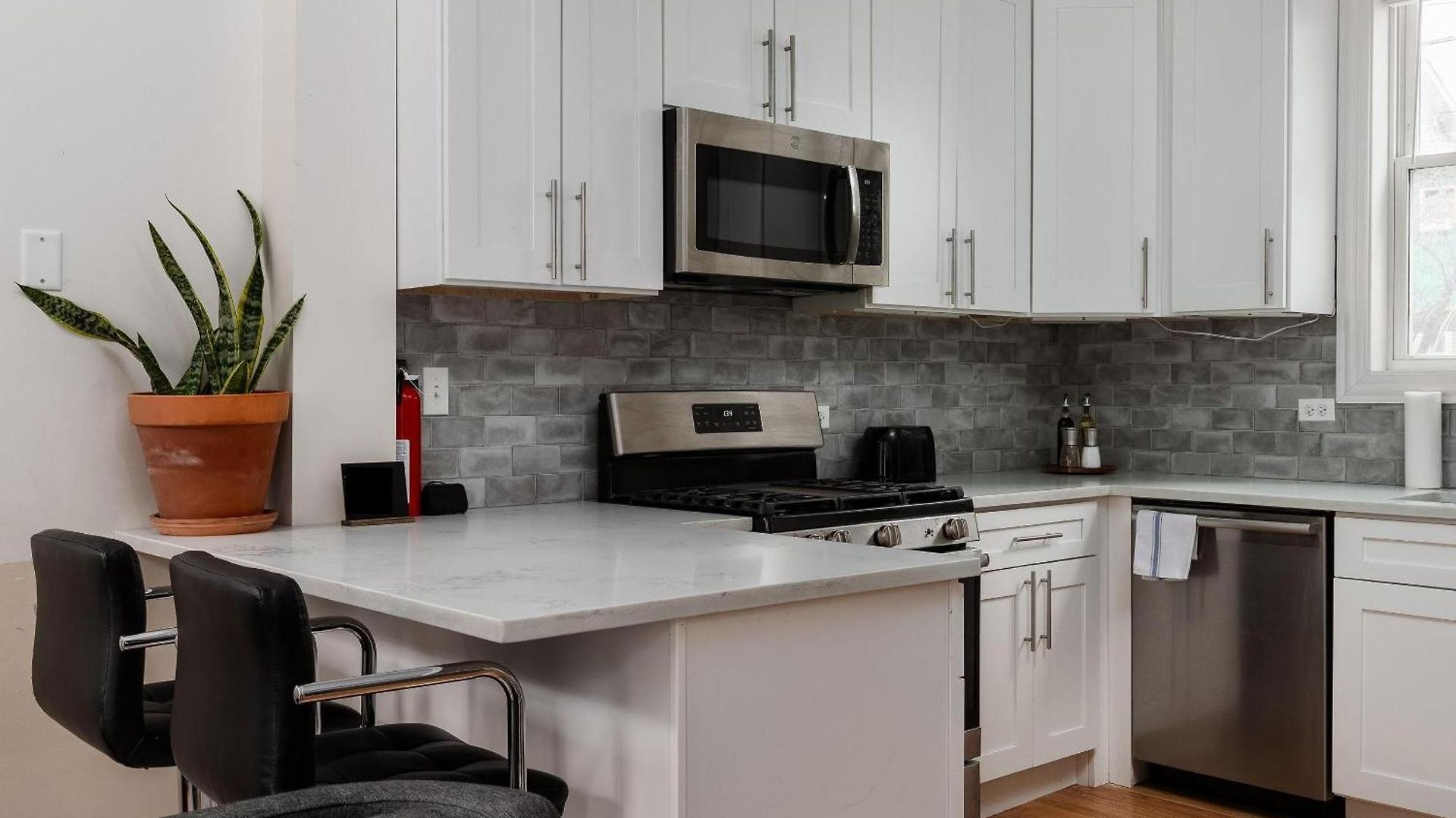 East Village 2br Modern H1 Chicago