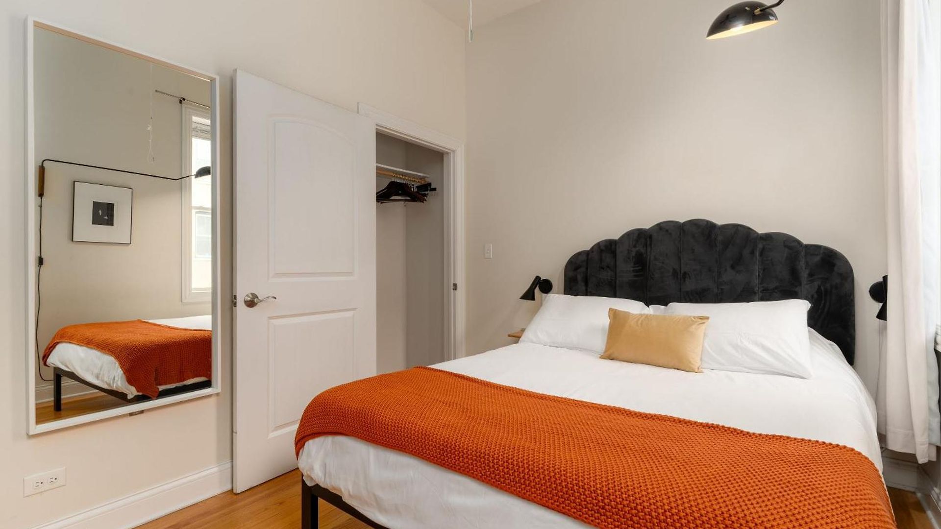 East Village 2br Modern H1 Apartment Chicago