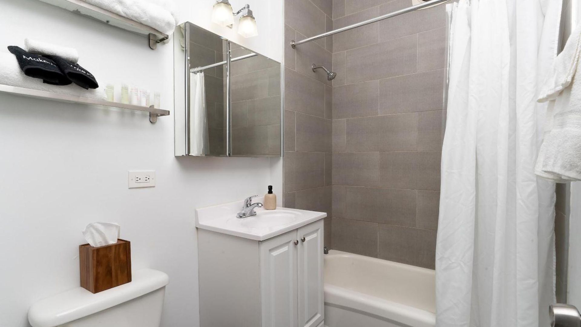 Flexhome Ukrainian Village - 2br - Convenient Walkability Apartment