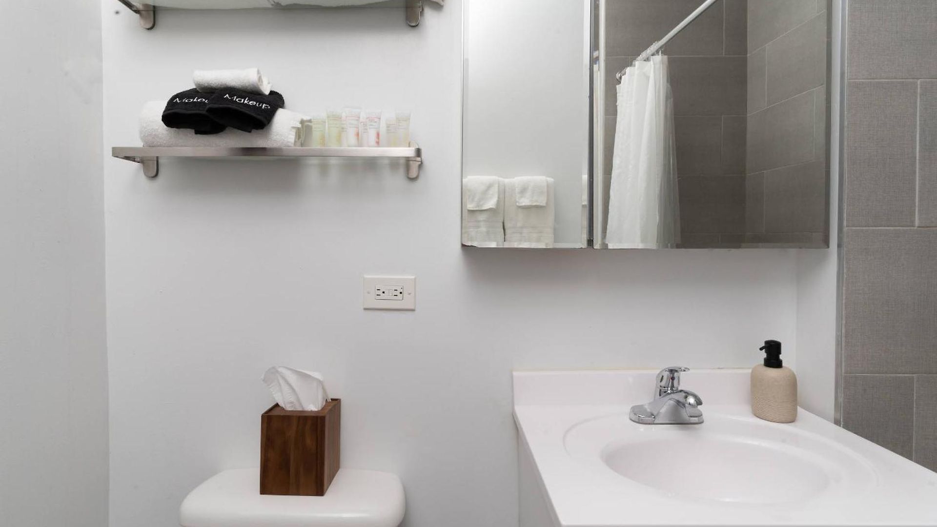 Flexhome Ukrainian Village - 2br - Convenient Walkability Apartment *